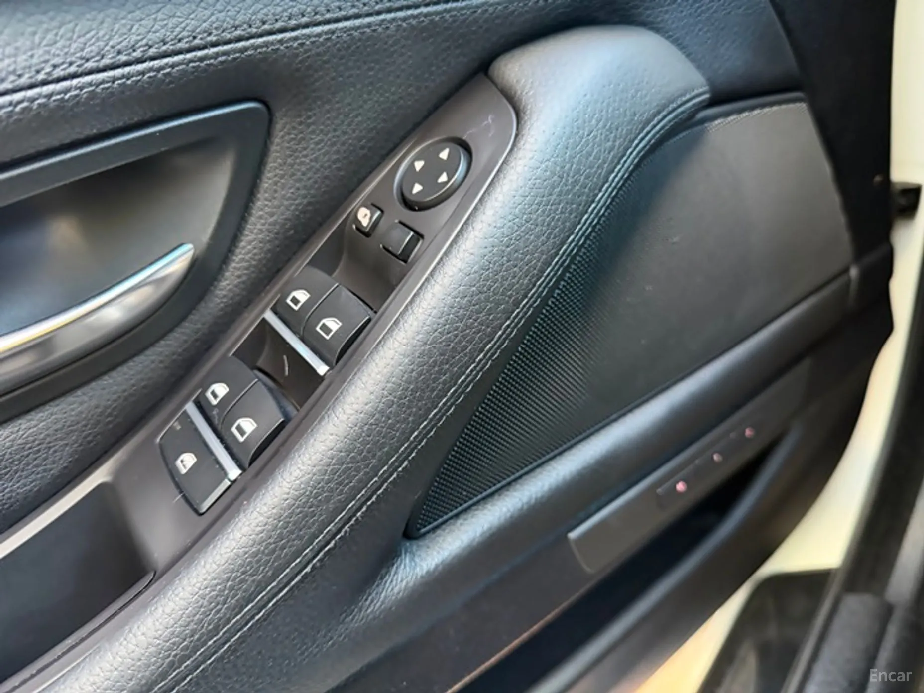 BMW 5 Series (F10) превью 12