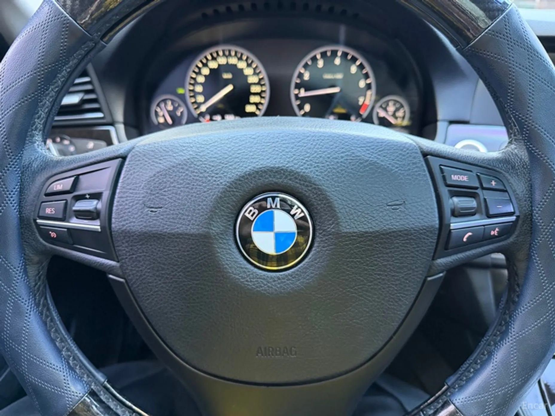 BMW 5 Series (F10) превью 13
