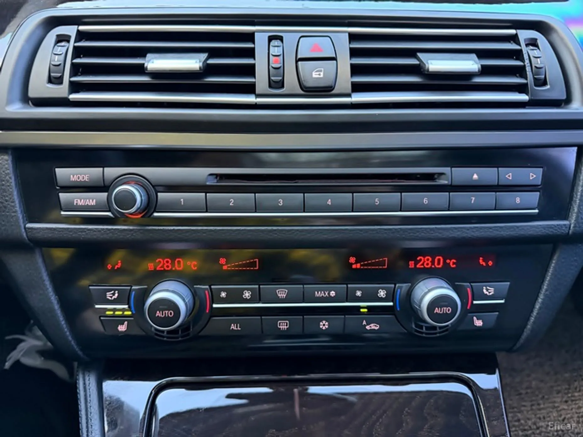 BMW 5 Series (F10) превью 14