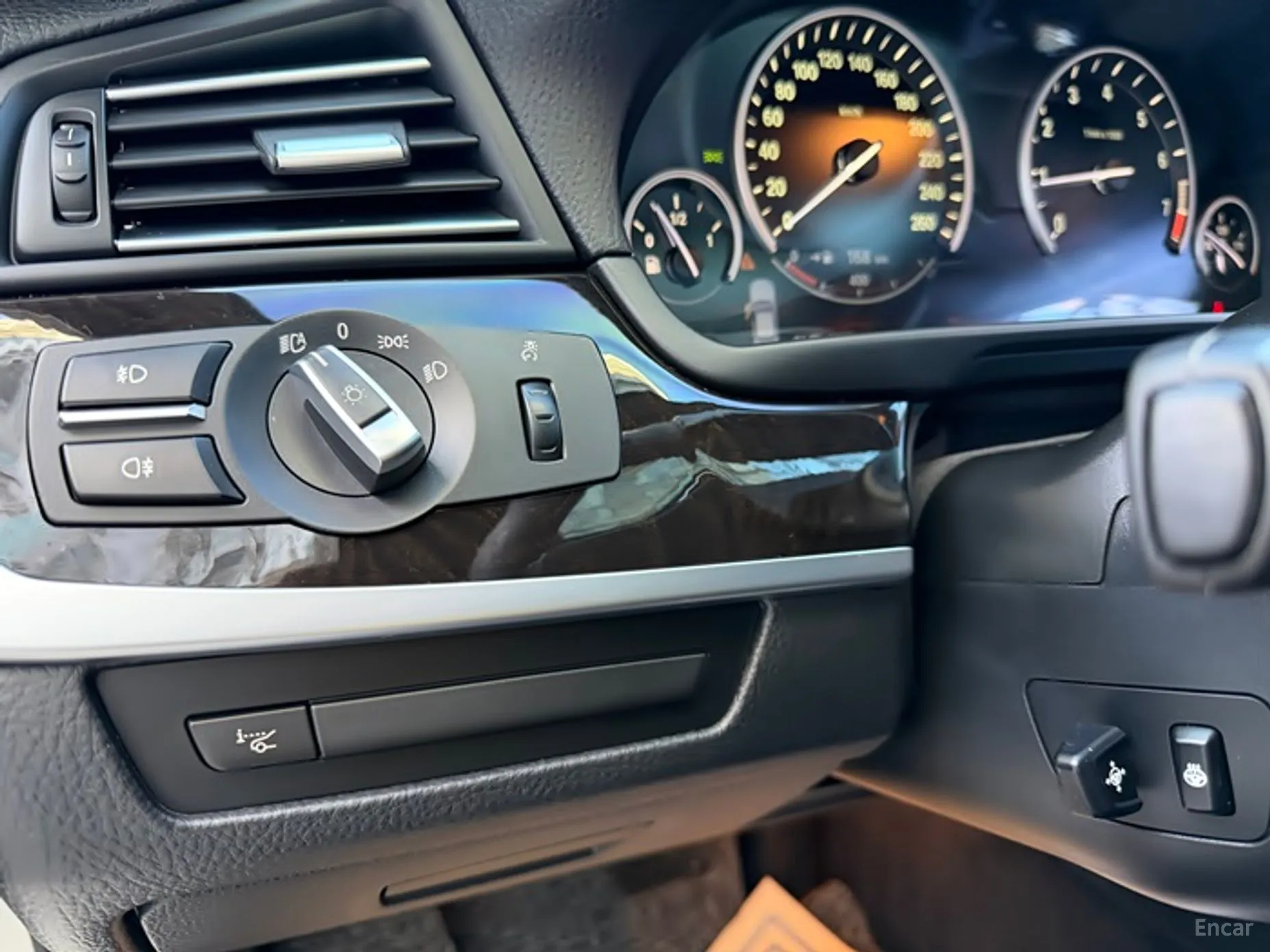 BMW 5 Series (F10) превью 17