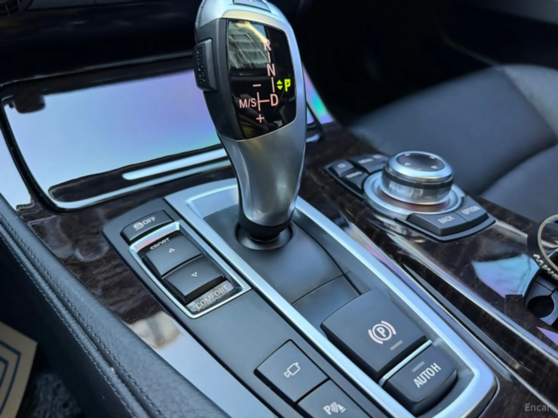 BMW 5 Series (F10) превью 9