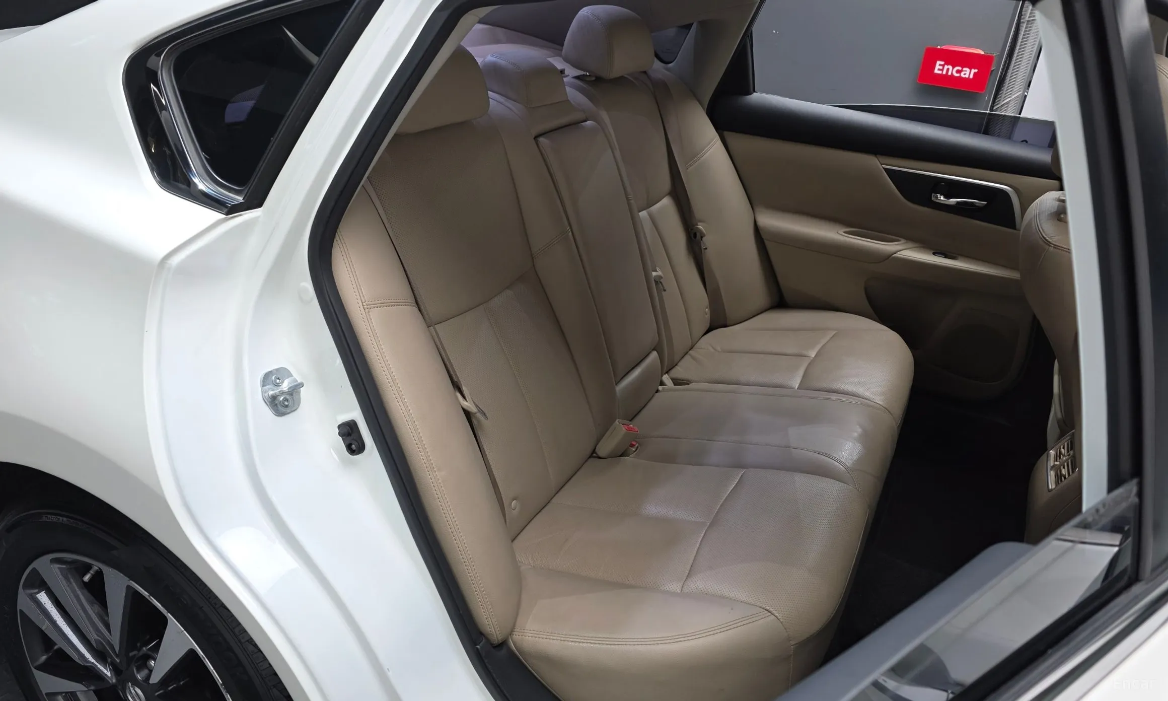 Nissan Altima превью 11