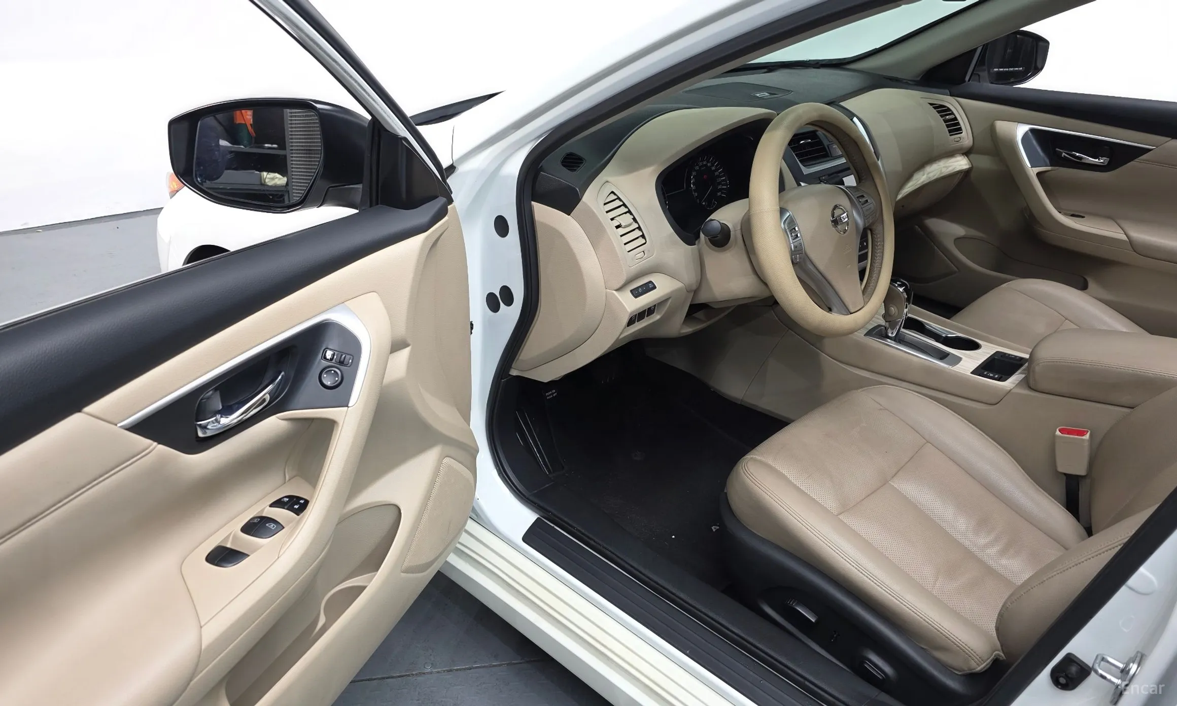 Nissan Altima превью 12