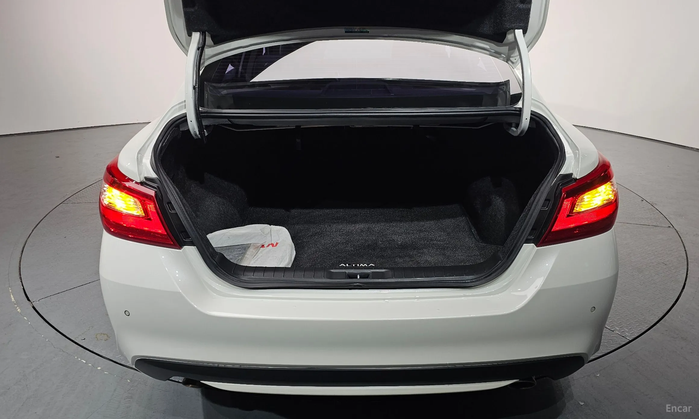 Nissan Altima превью 20