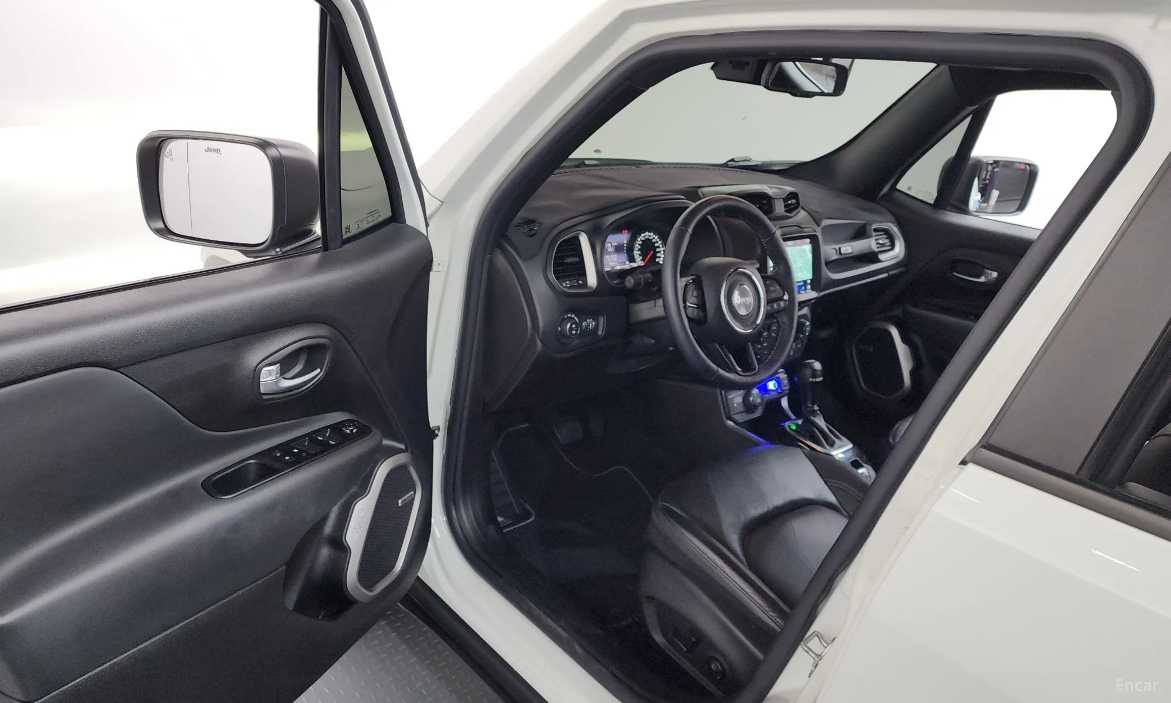 Jeep Renegade превью 10