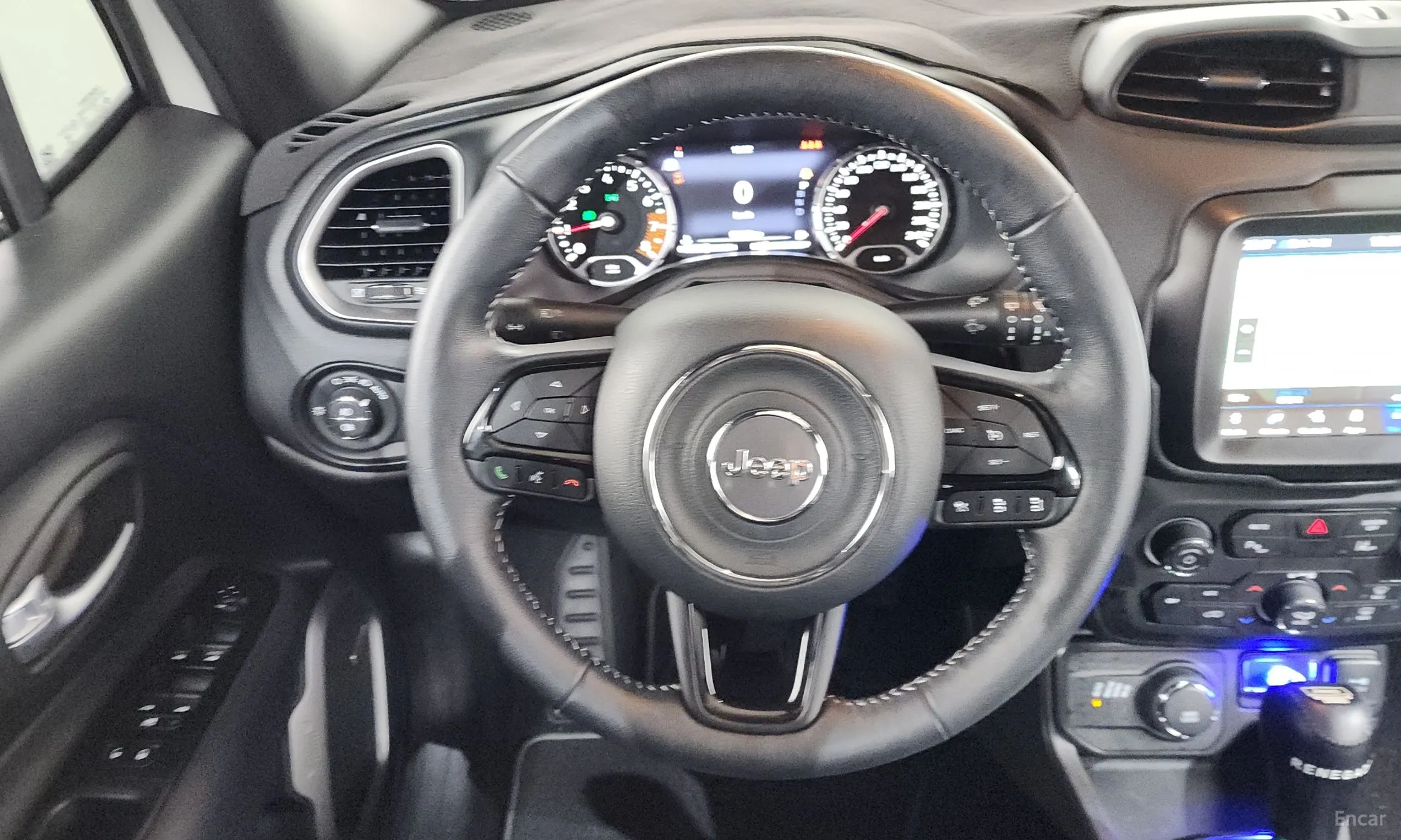 Jeep Renegade превью 13