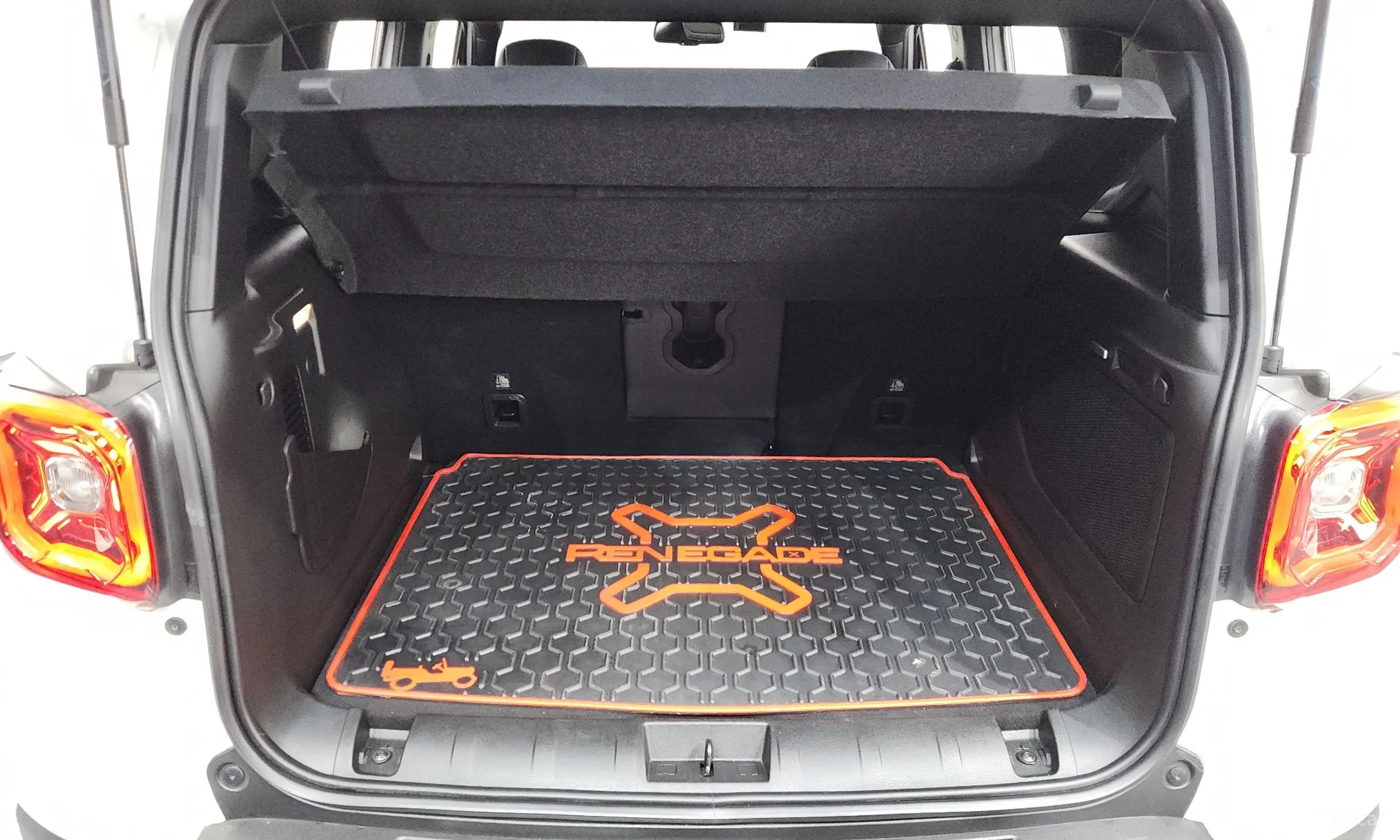 Jeep Renegade превью 20