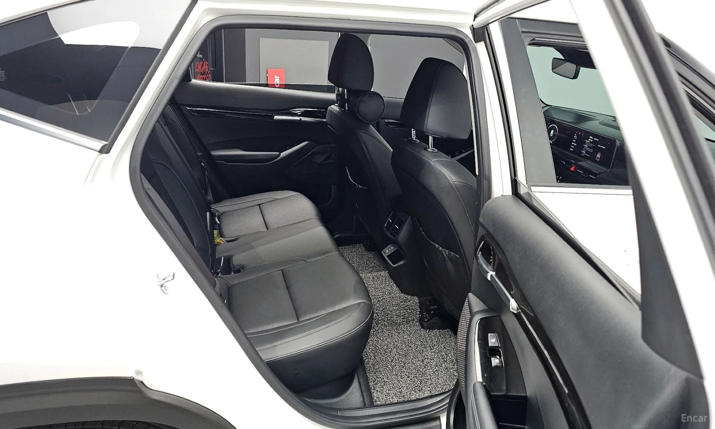 Kia Seltos превью 12