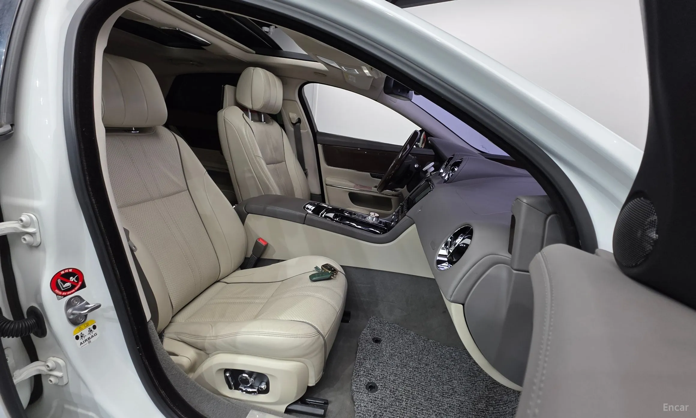 Jaguar All New XJ превью 10