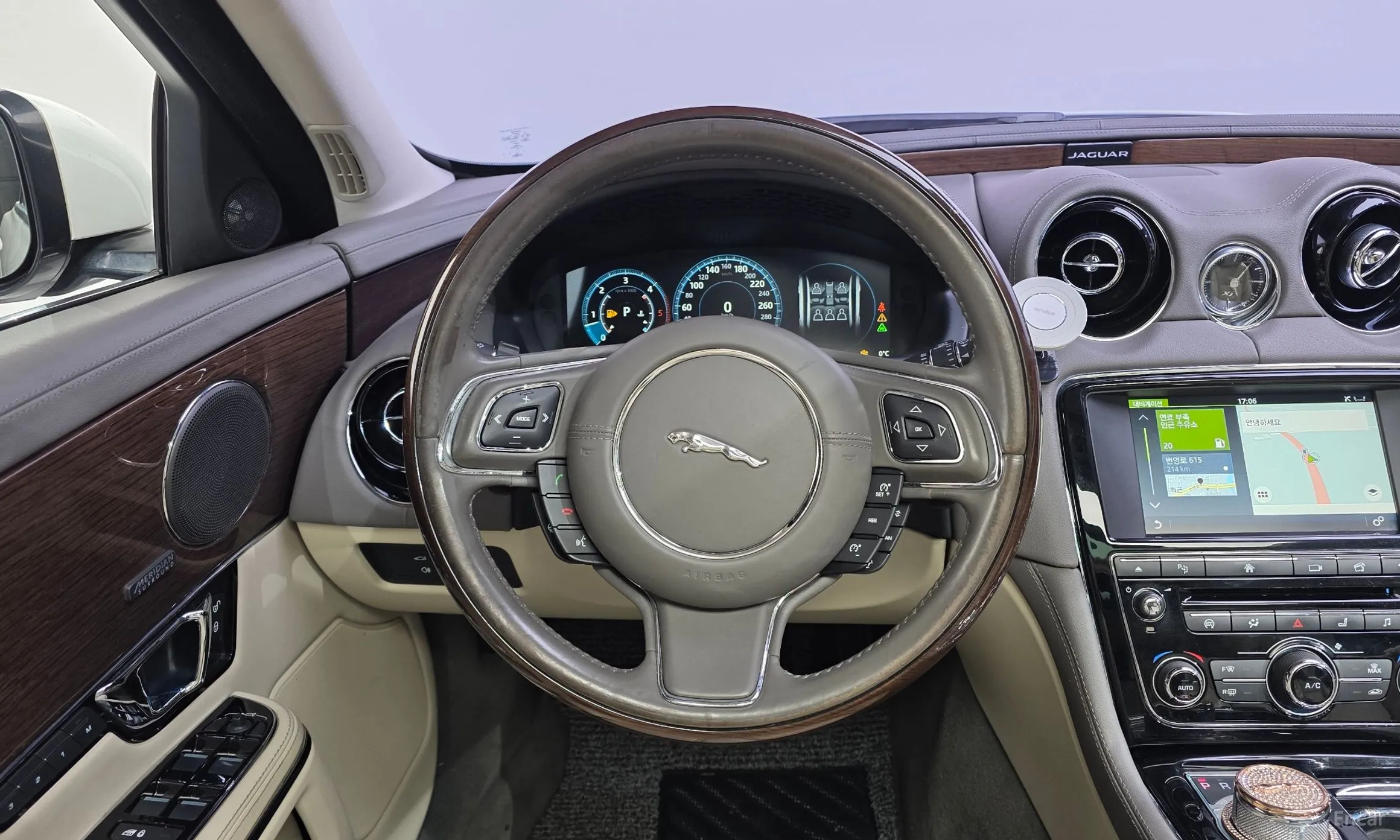 Jaguar All New XJ превью 13