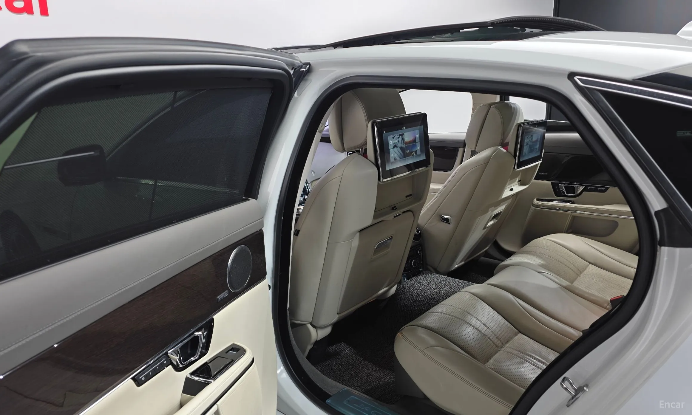 Jaguar All New XJ превью 17
