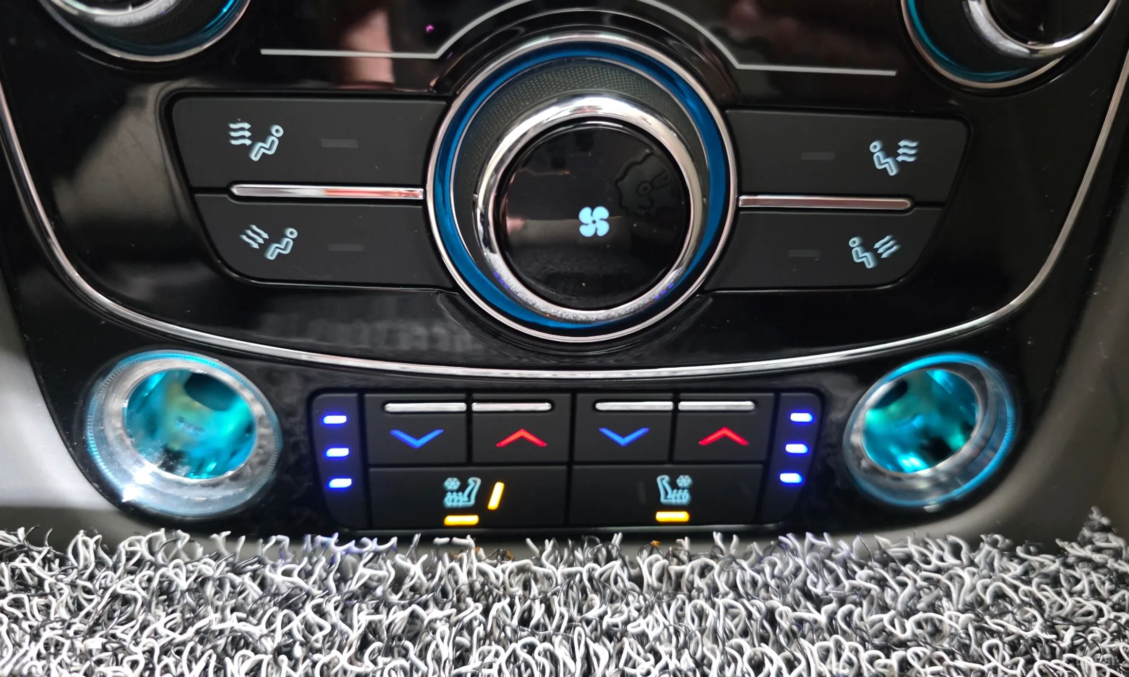 Jaguar All New XJ превью 19