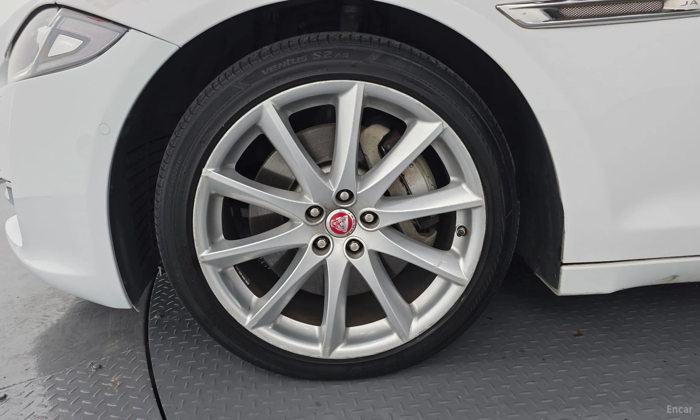 Jaguar All New XJ превью 5