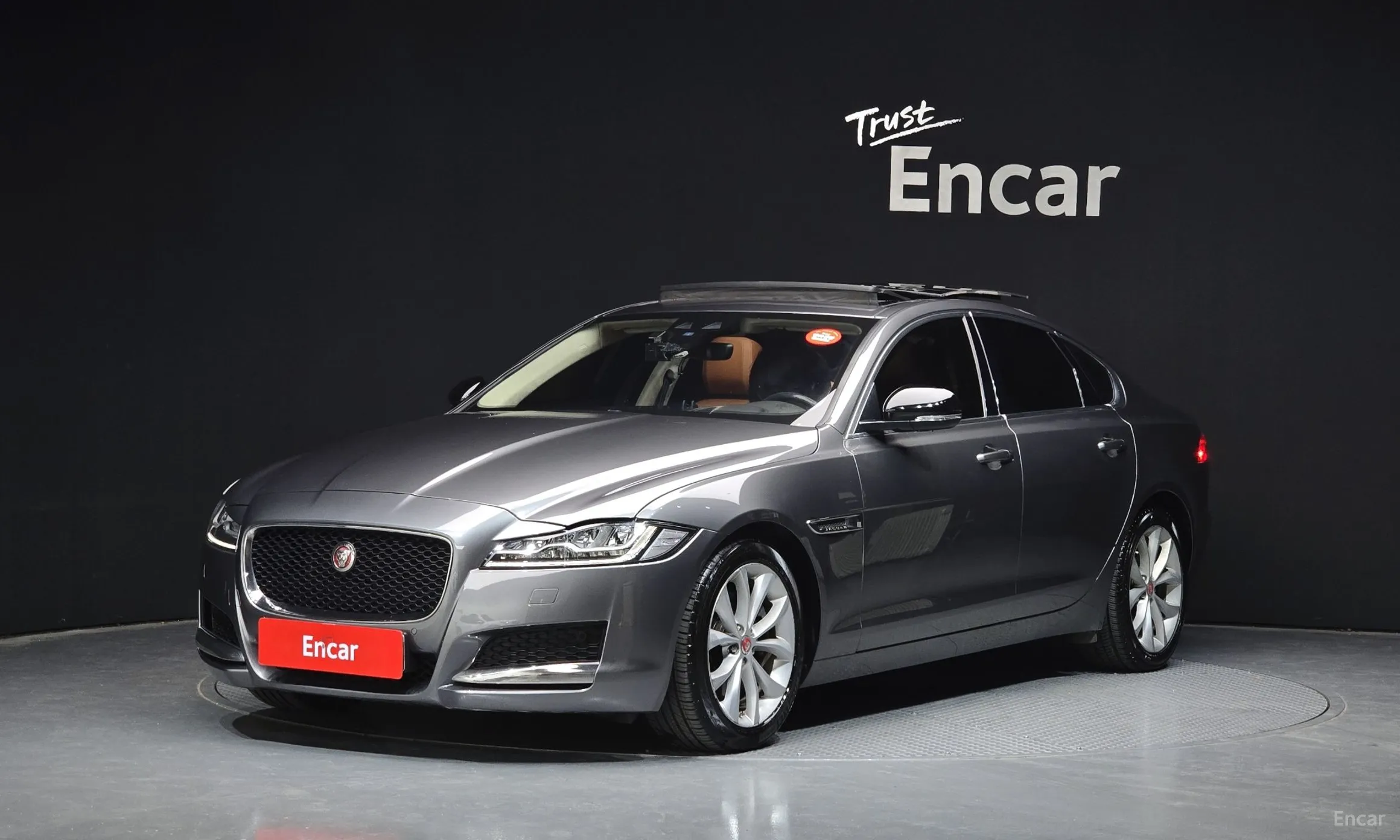 Jaguar XF (x260)