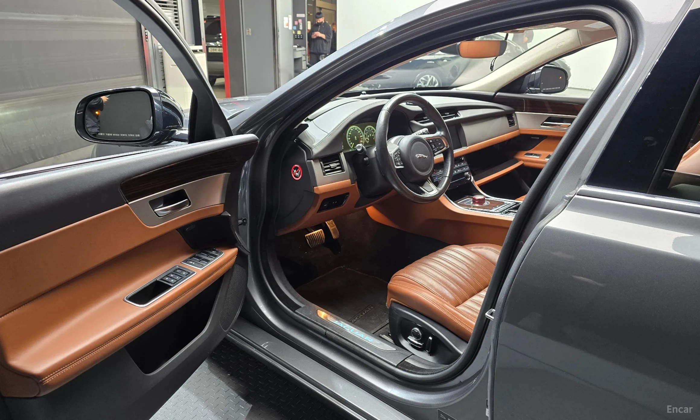 Jaguar XF (x260) превью 10