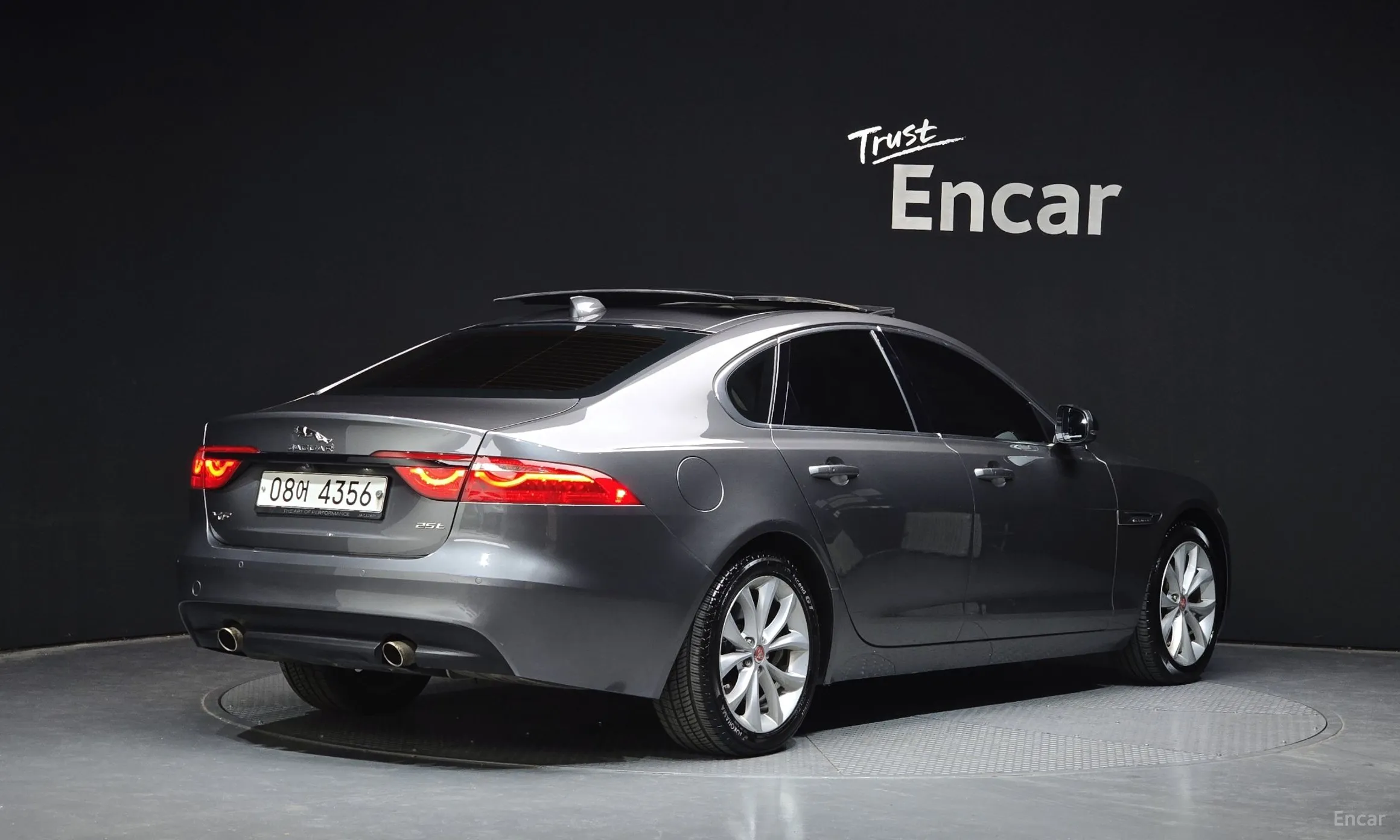Jaguar XF (x260)