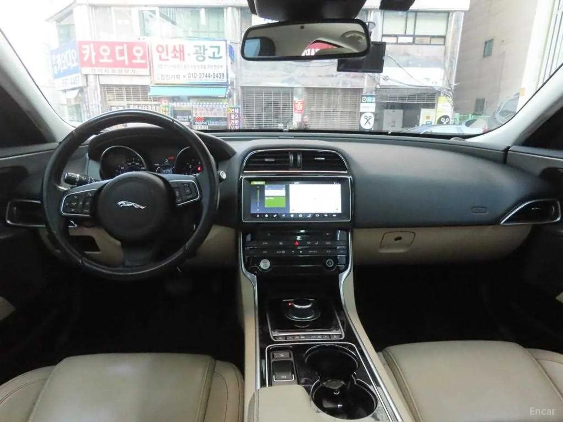 Jaguar XE превью 10