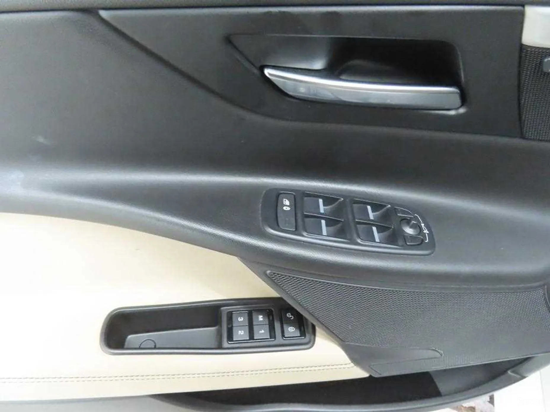 Jaguar XE превью 11