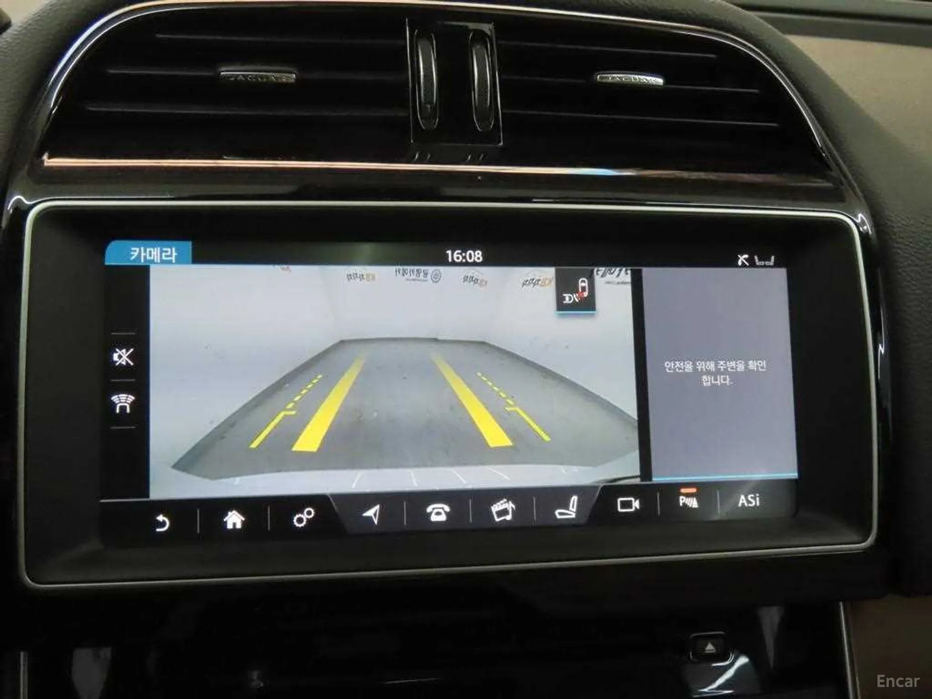 Jaguar XE превью 14