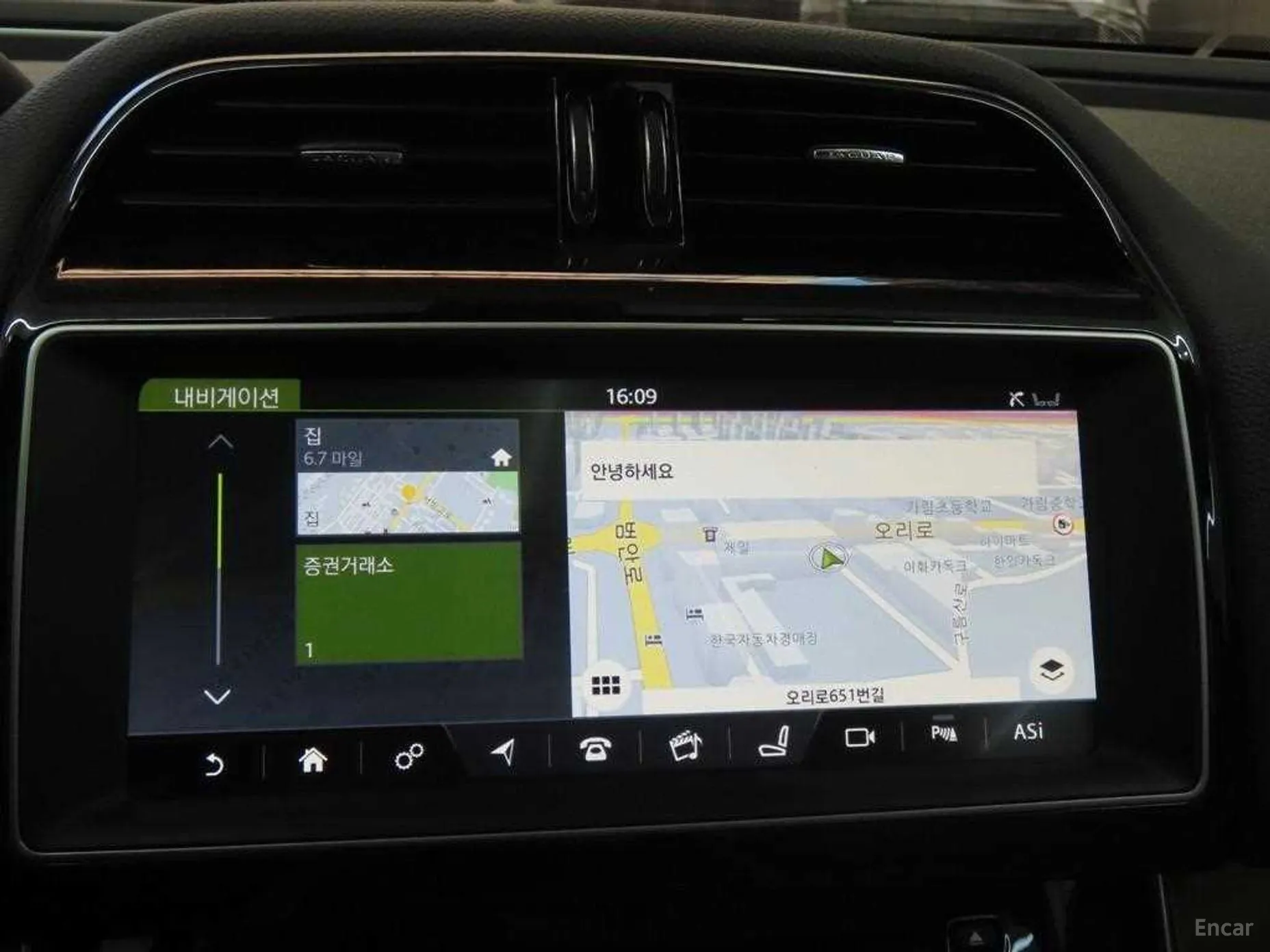Jaguar XE превью 15