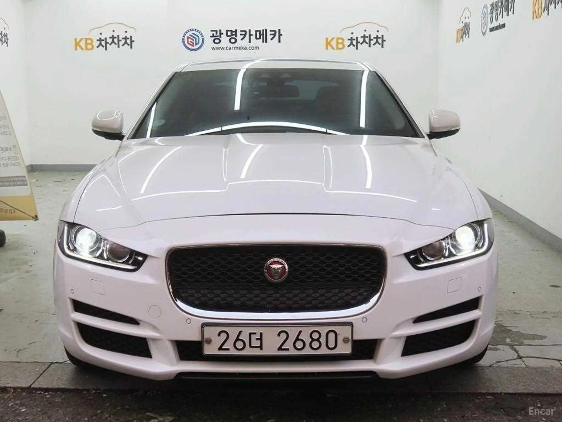 Jaguar XE превью 3