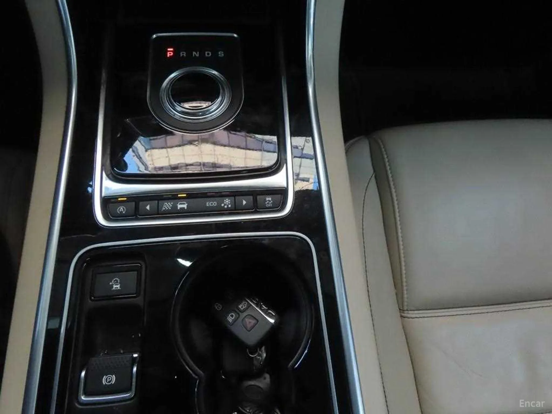 Jaguar XE превью 9
