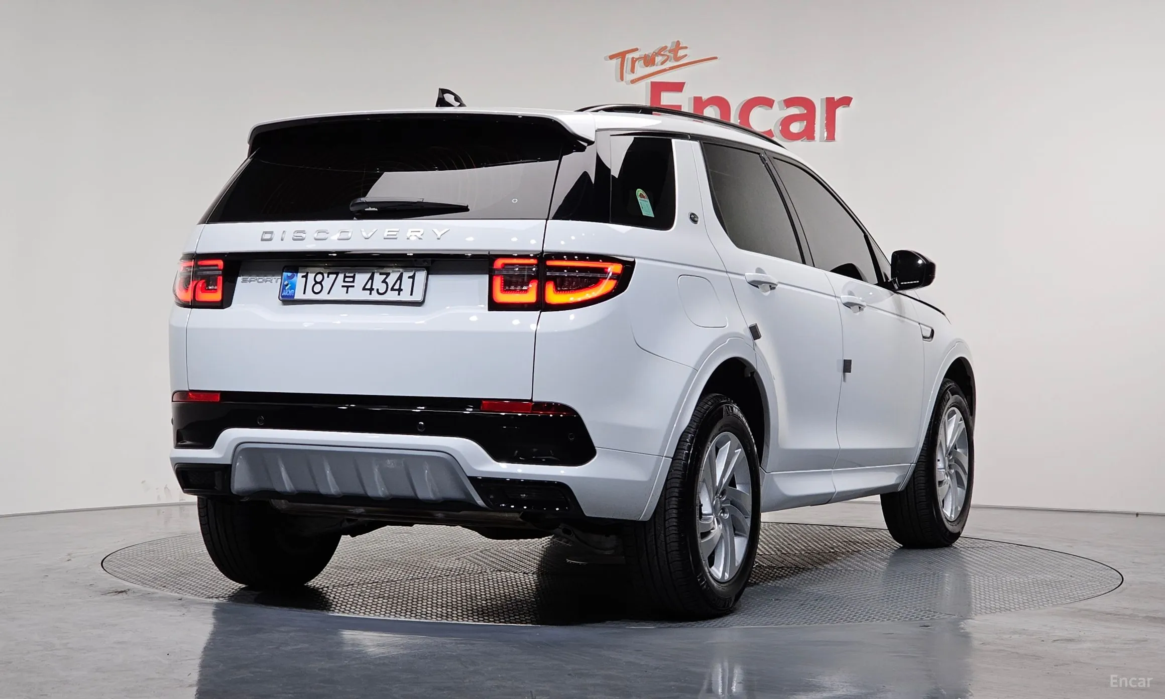Land Rover Discovery Sports превью 2