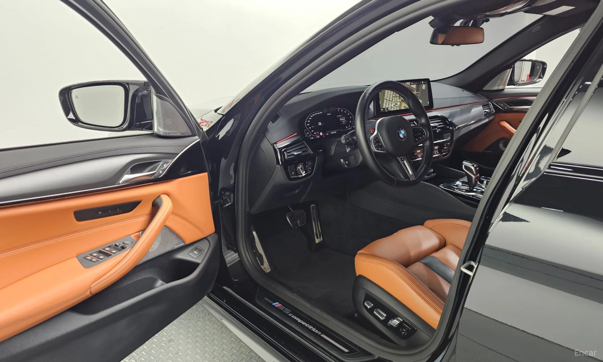 BMW M5 (F90) превью 10