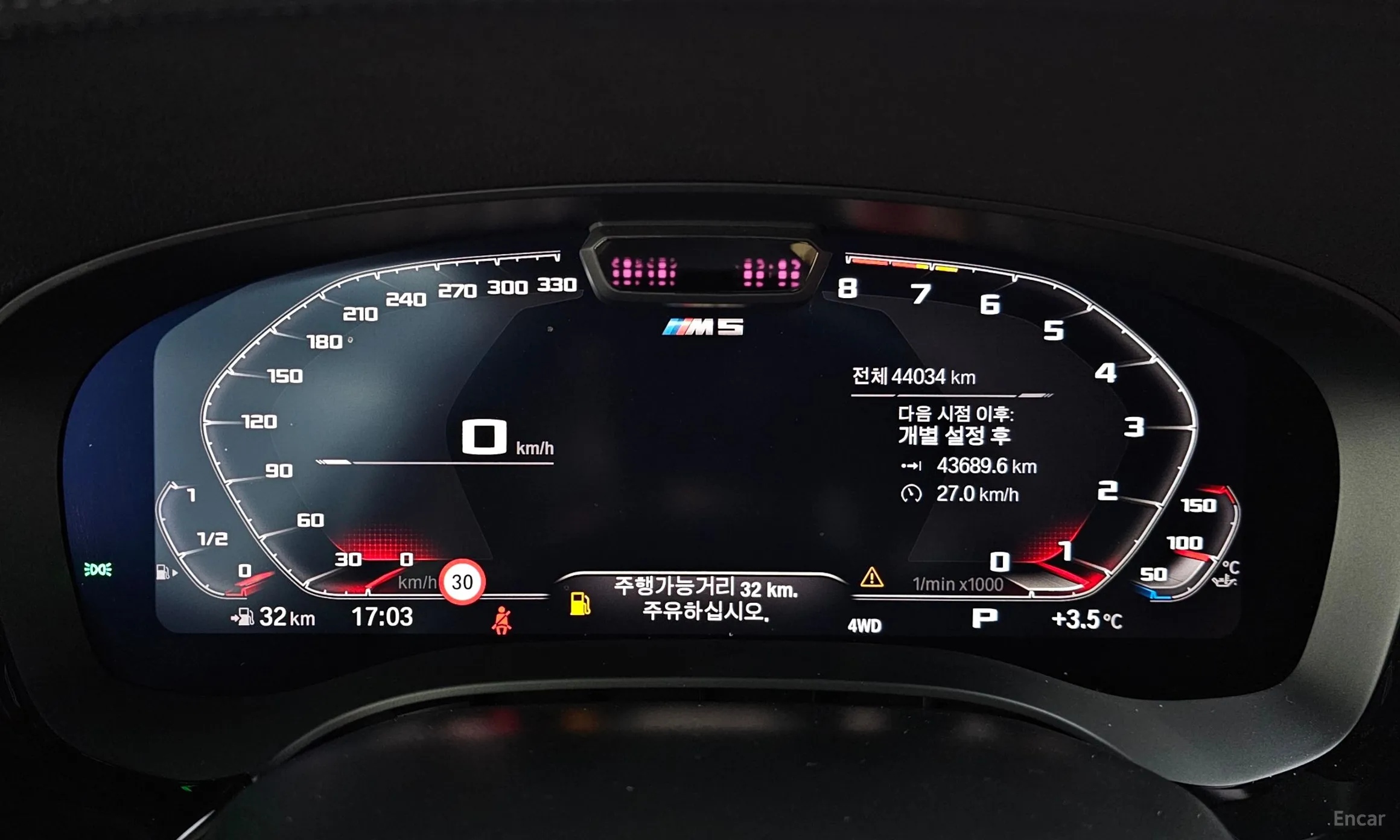 BMW M5 (F90) превью 8