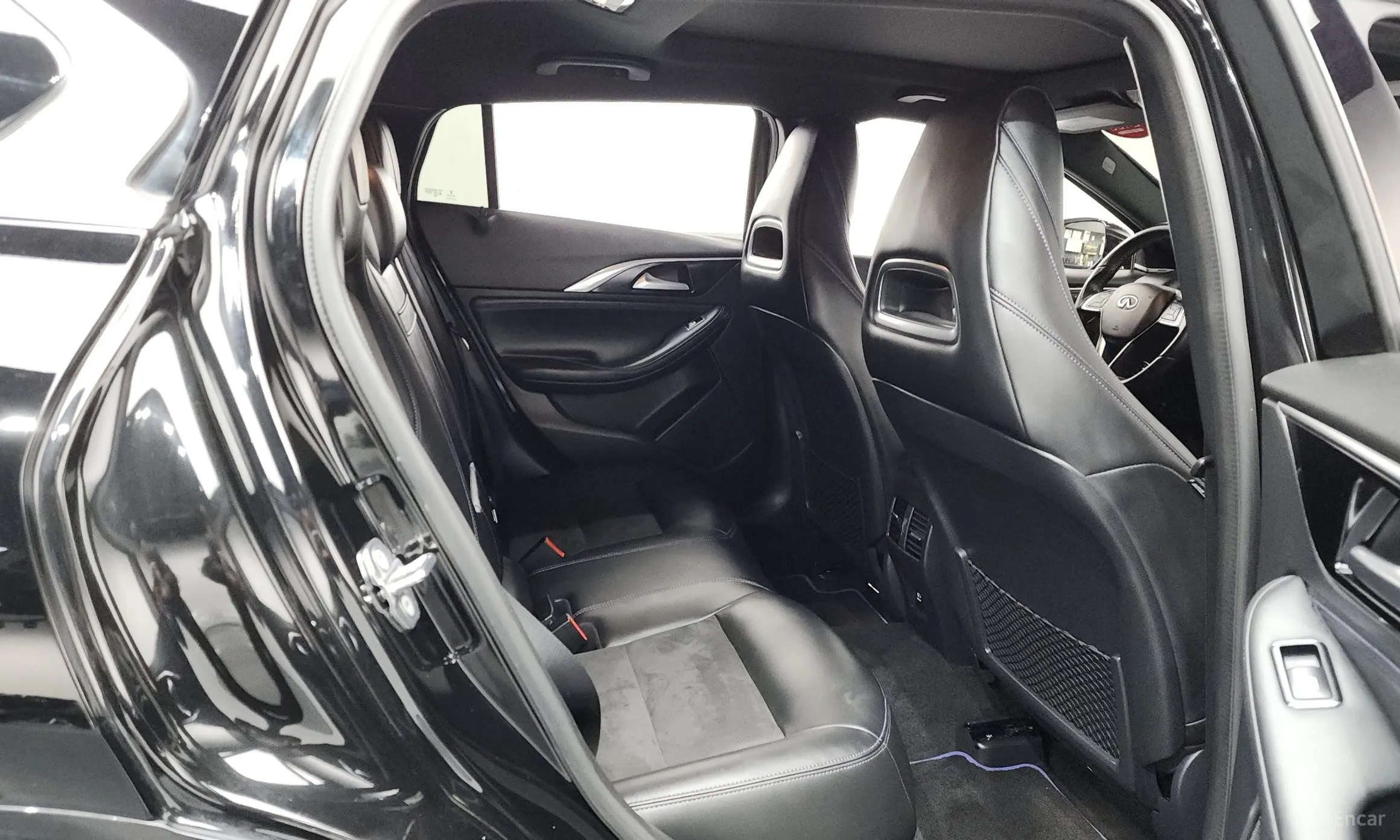 Infiniti Q30 превью 12