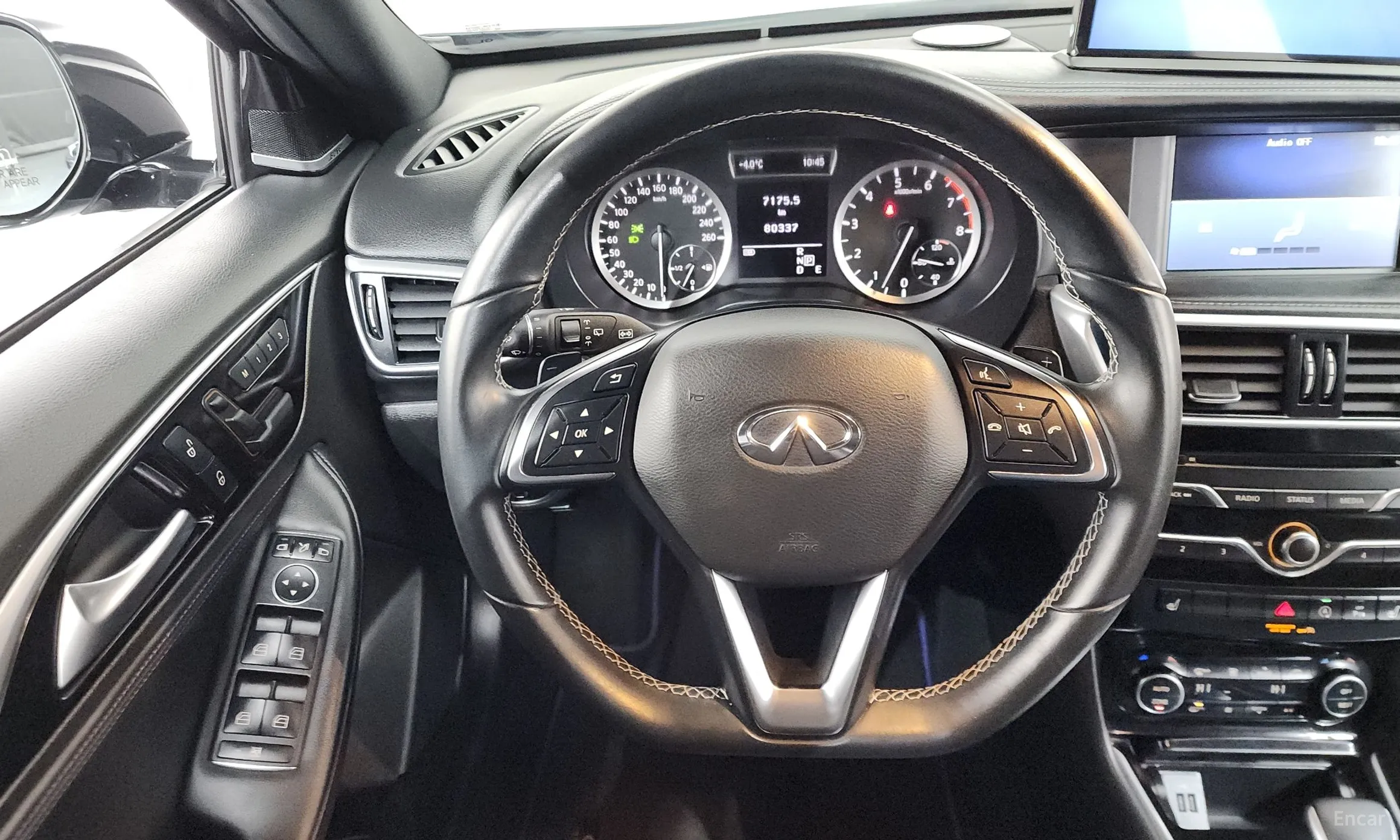 Infiniti Q30 превью 13