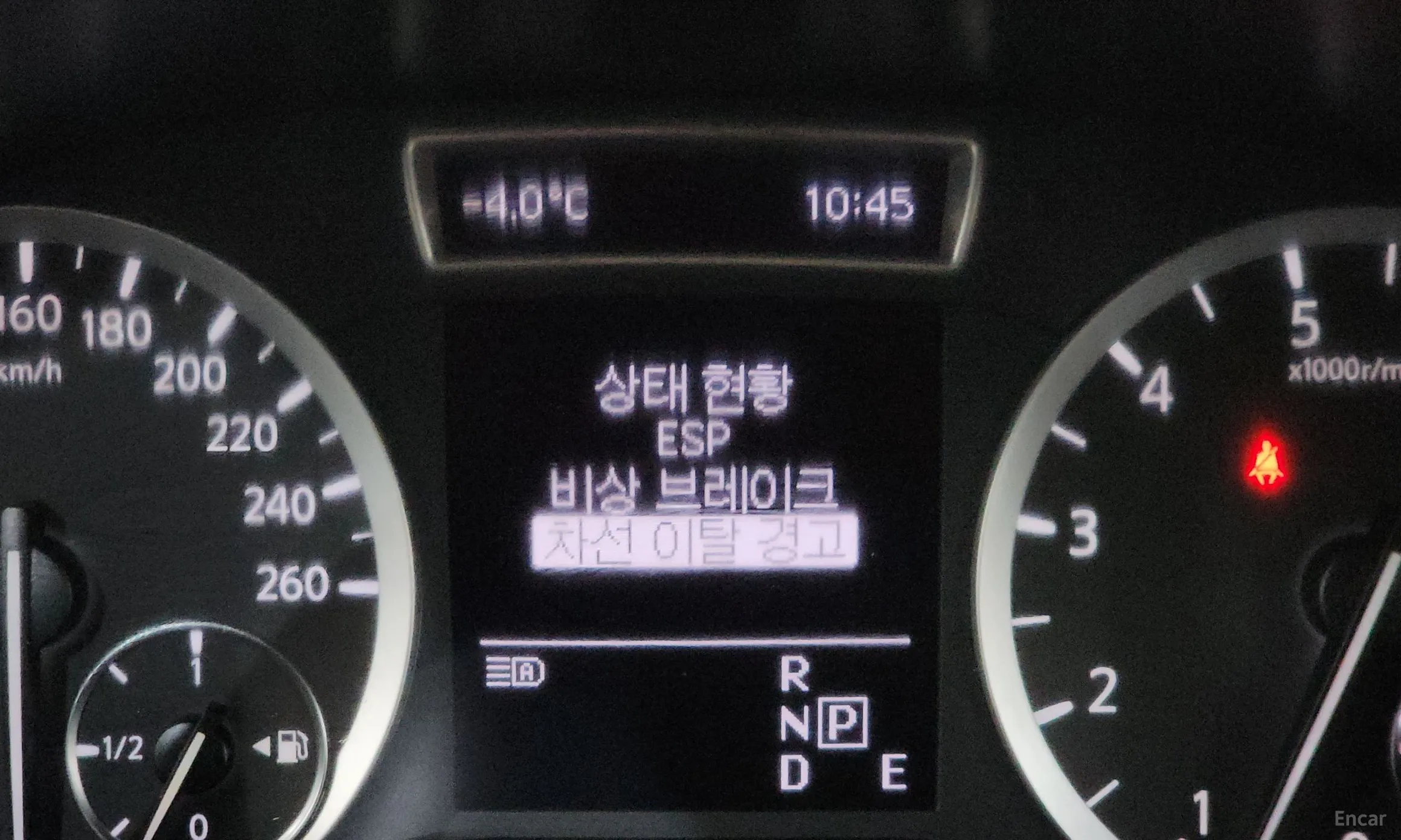 Infiniti Q30 превью 14