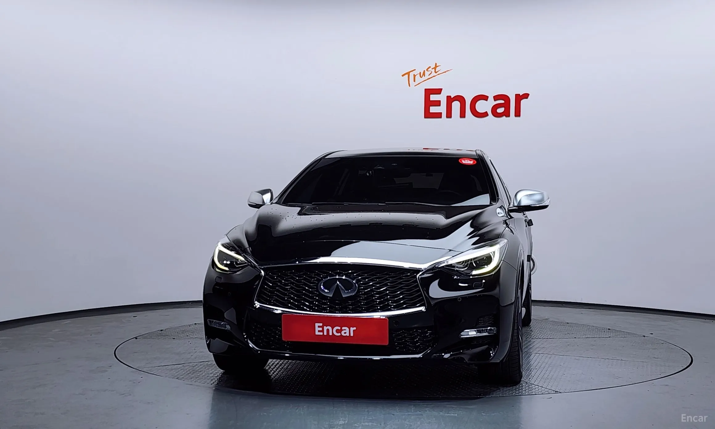 Infiniti Q30 превью 3