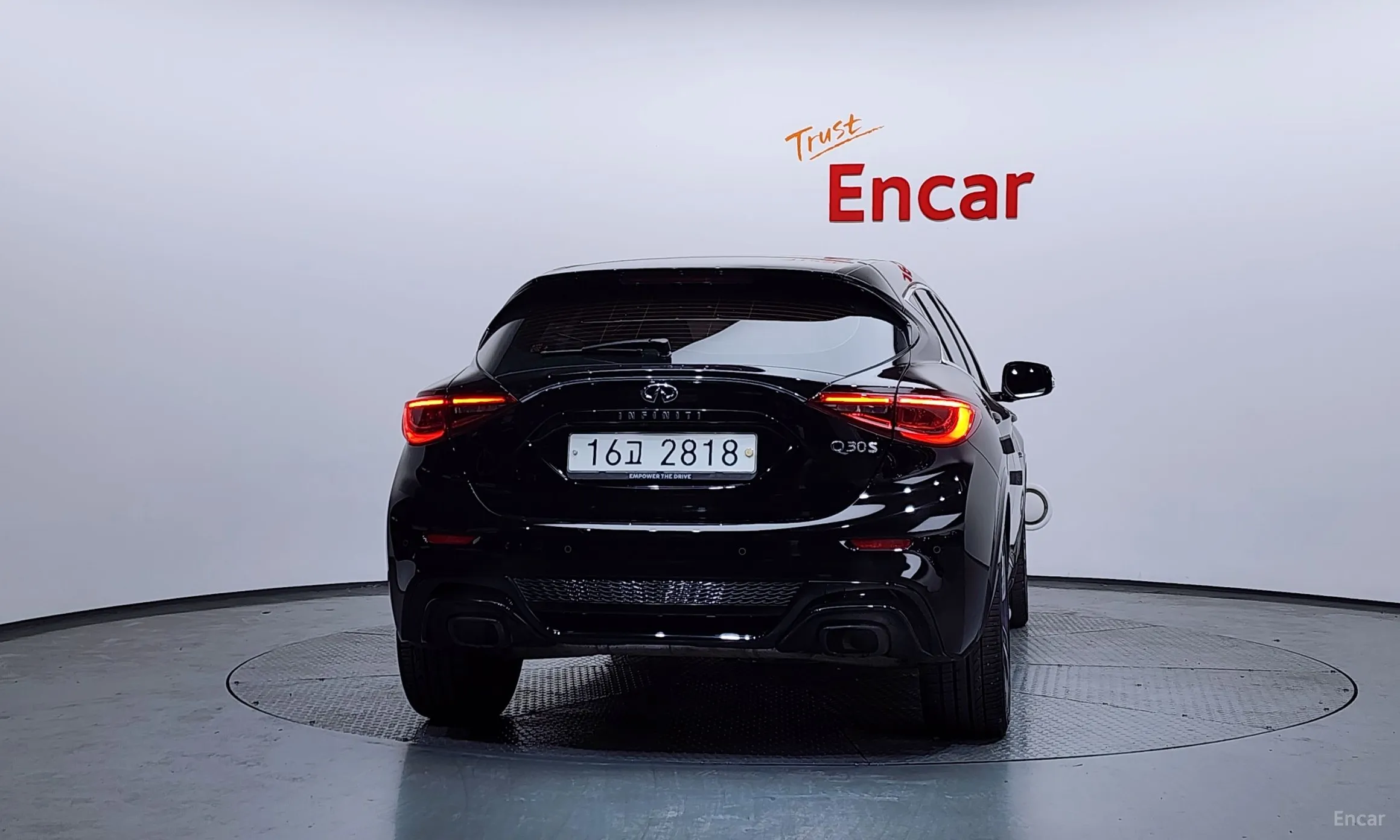 Infiniti Q30 превью 4