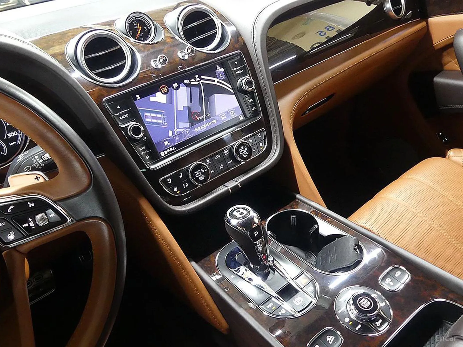 Bentley Bentayga превью 12