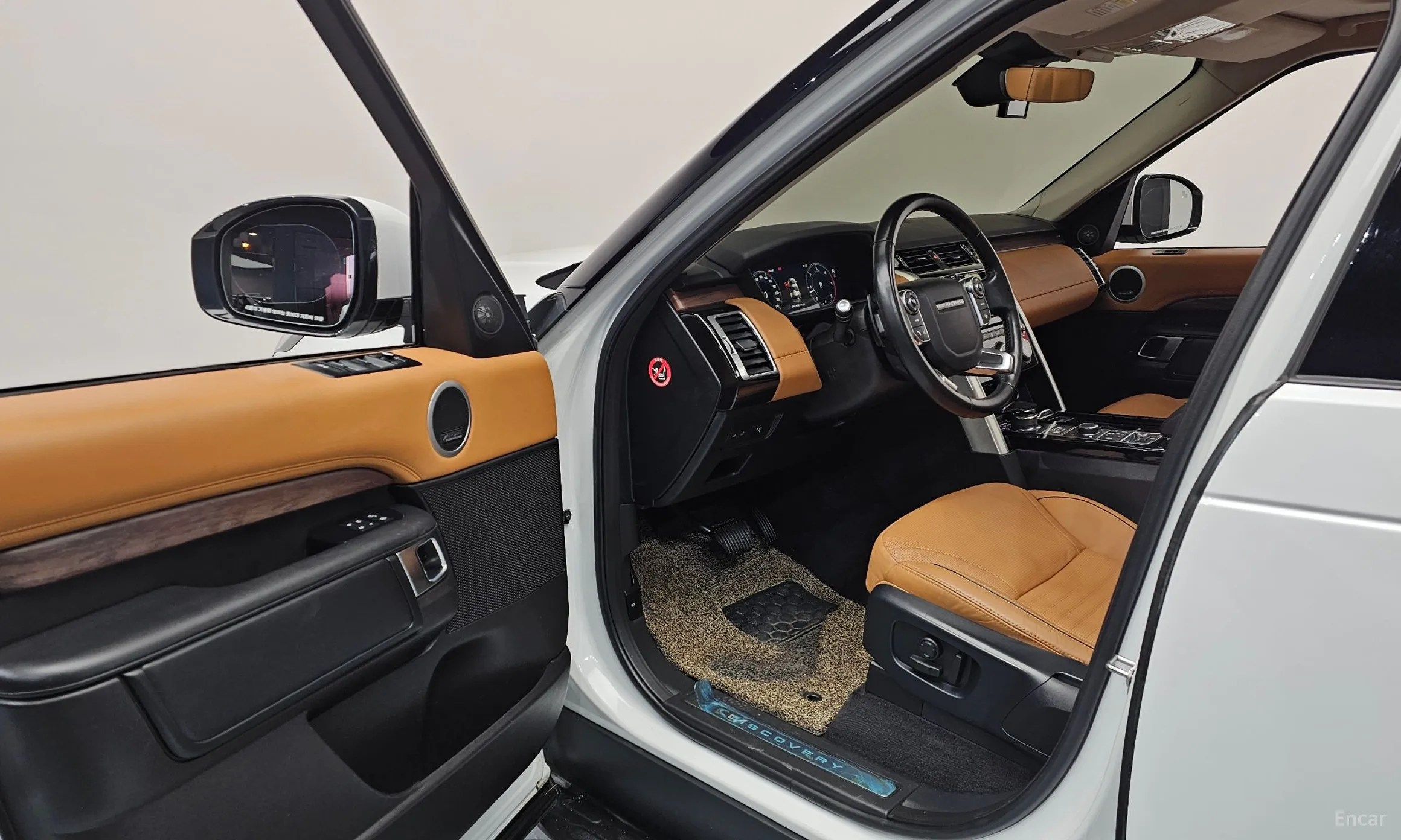 Land Rover Discovery 5 превью 10