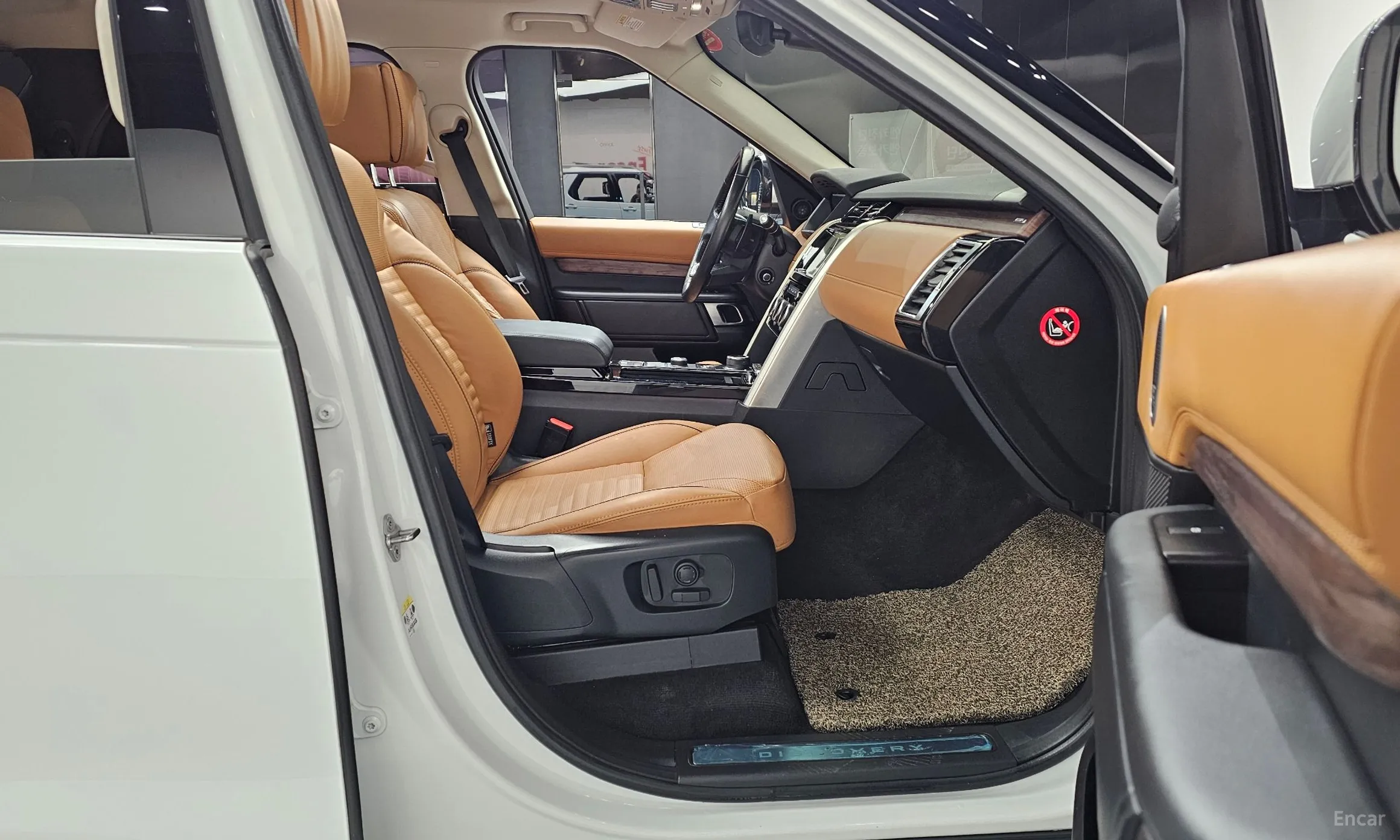 Land Rover Discovery 5 превью 11
