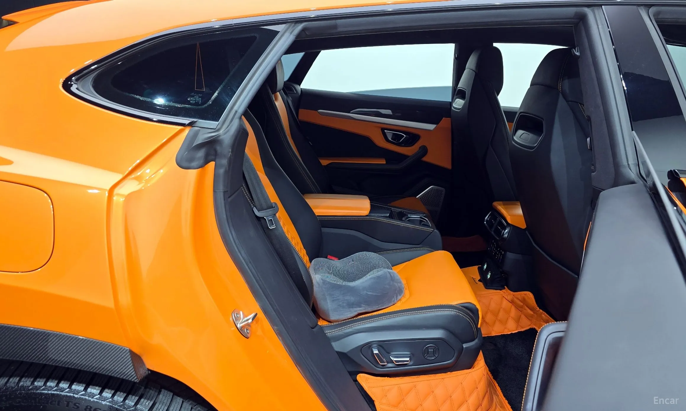 Lamborghini Urus превью 12