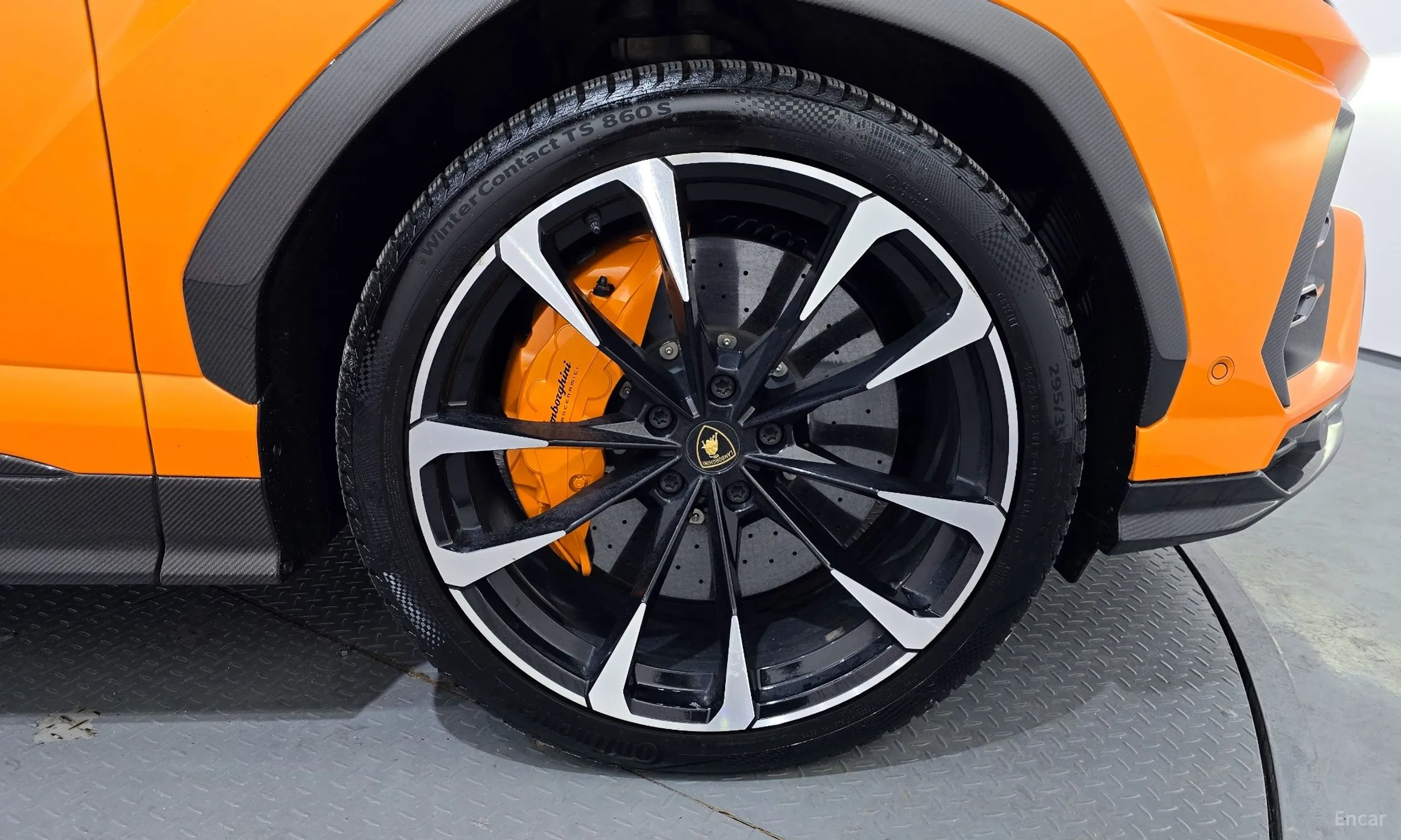 Lamborghini Urus превью 5