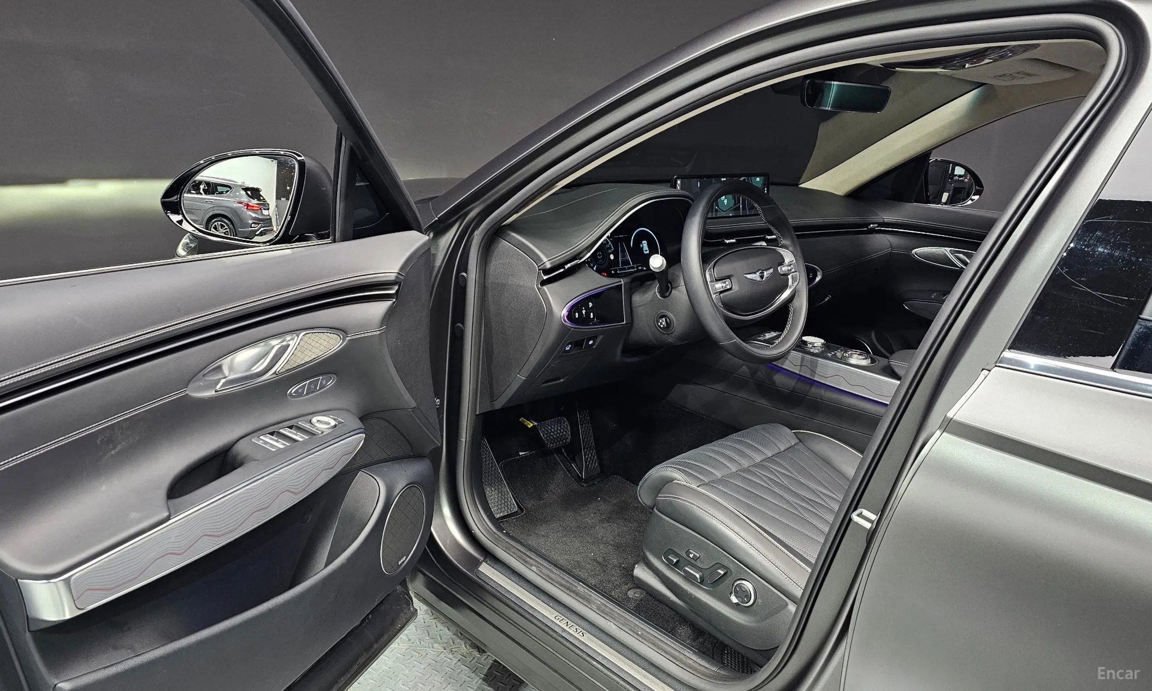 Genesis GV70 превью 10