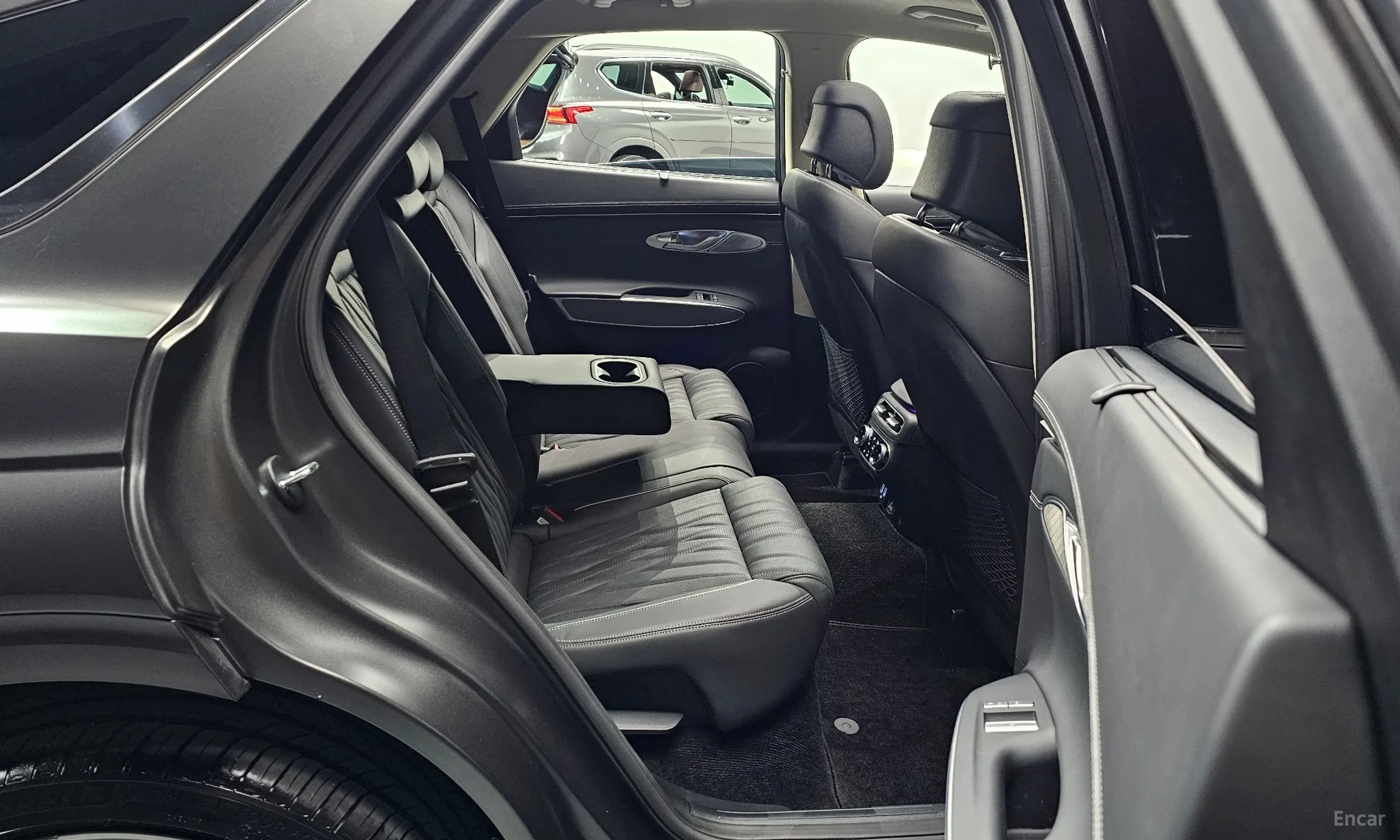 Genesis GV70 превью 12