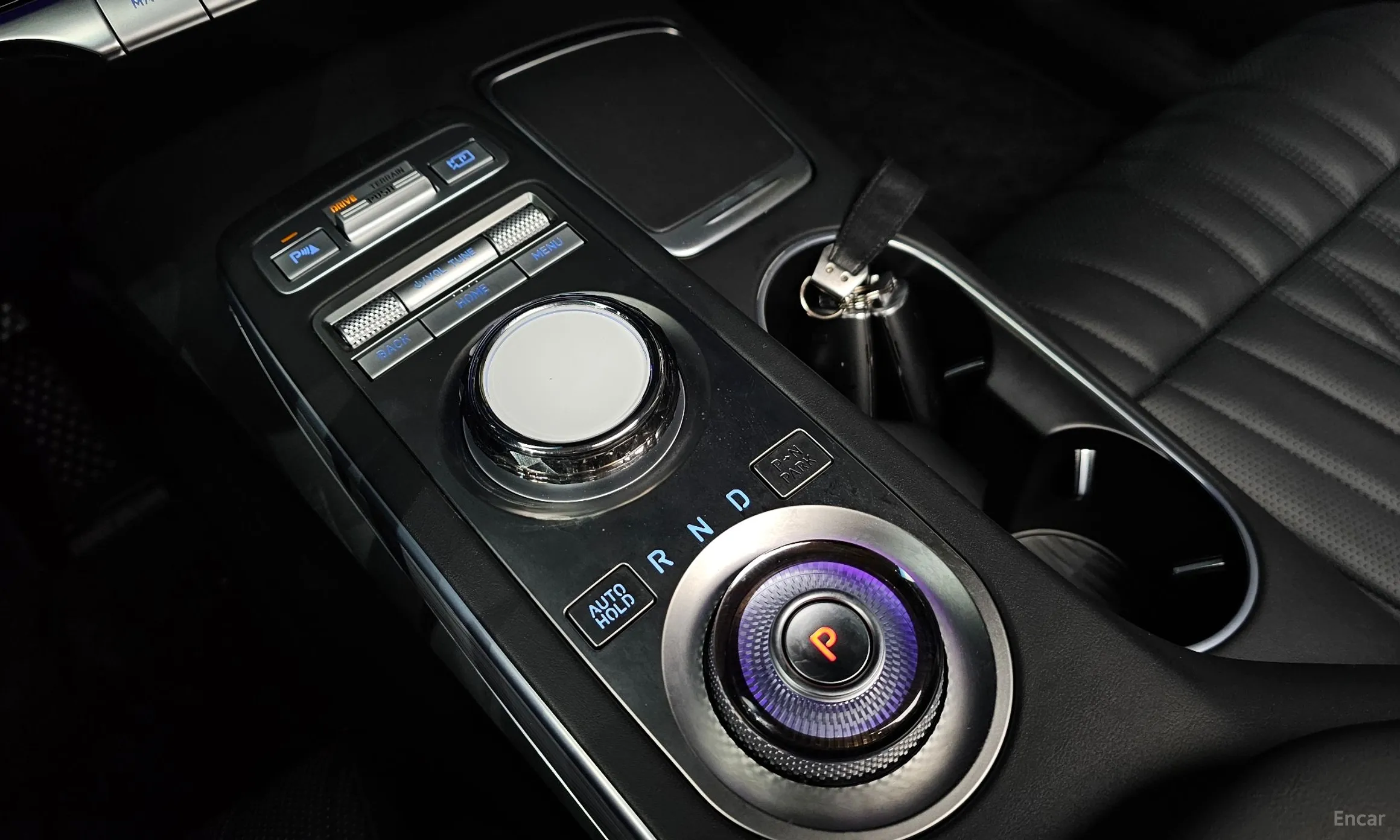 Genesis GV70 превью 9