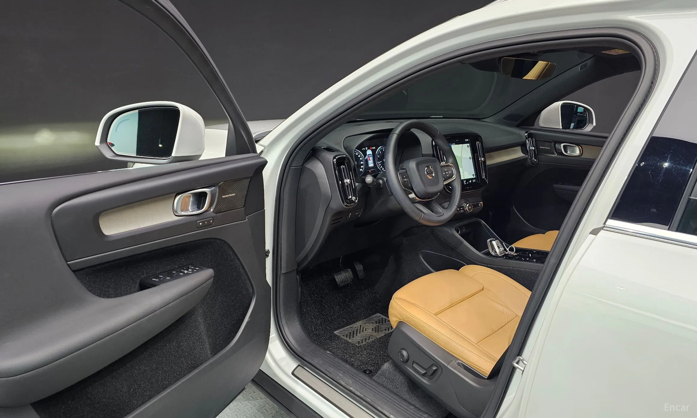 Volvo XC40 превью 10