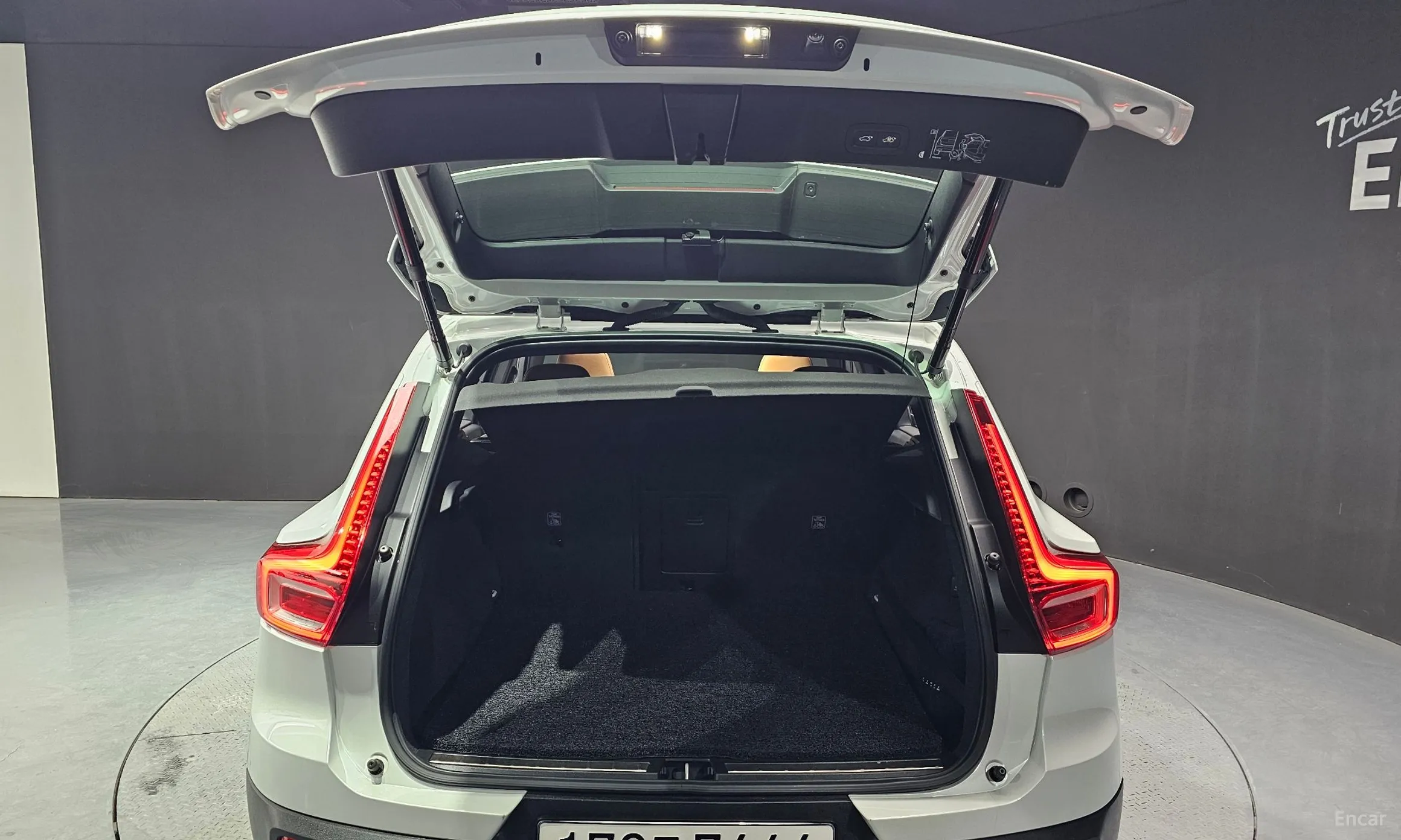 Volvo XC40 превью 20