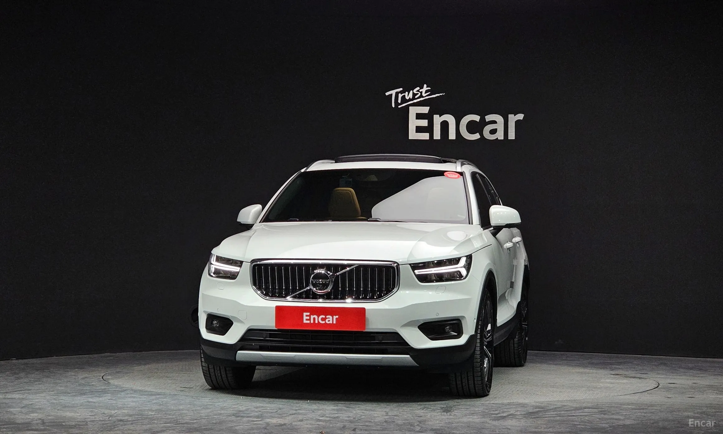 Volvo XC40 превью 3