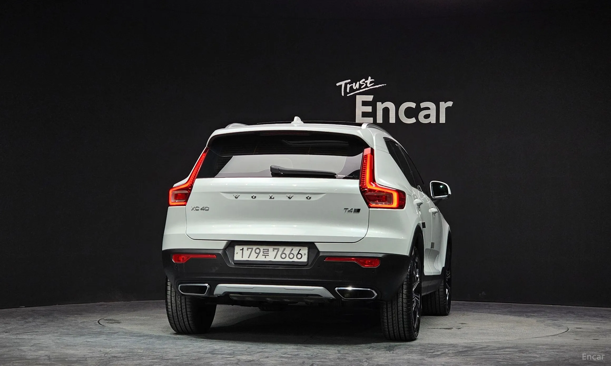 Volvo XC40 превью 4