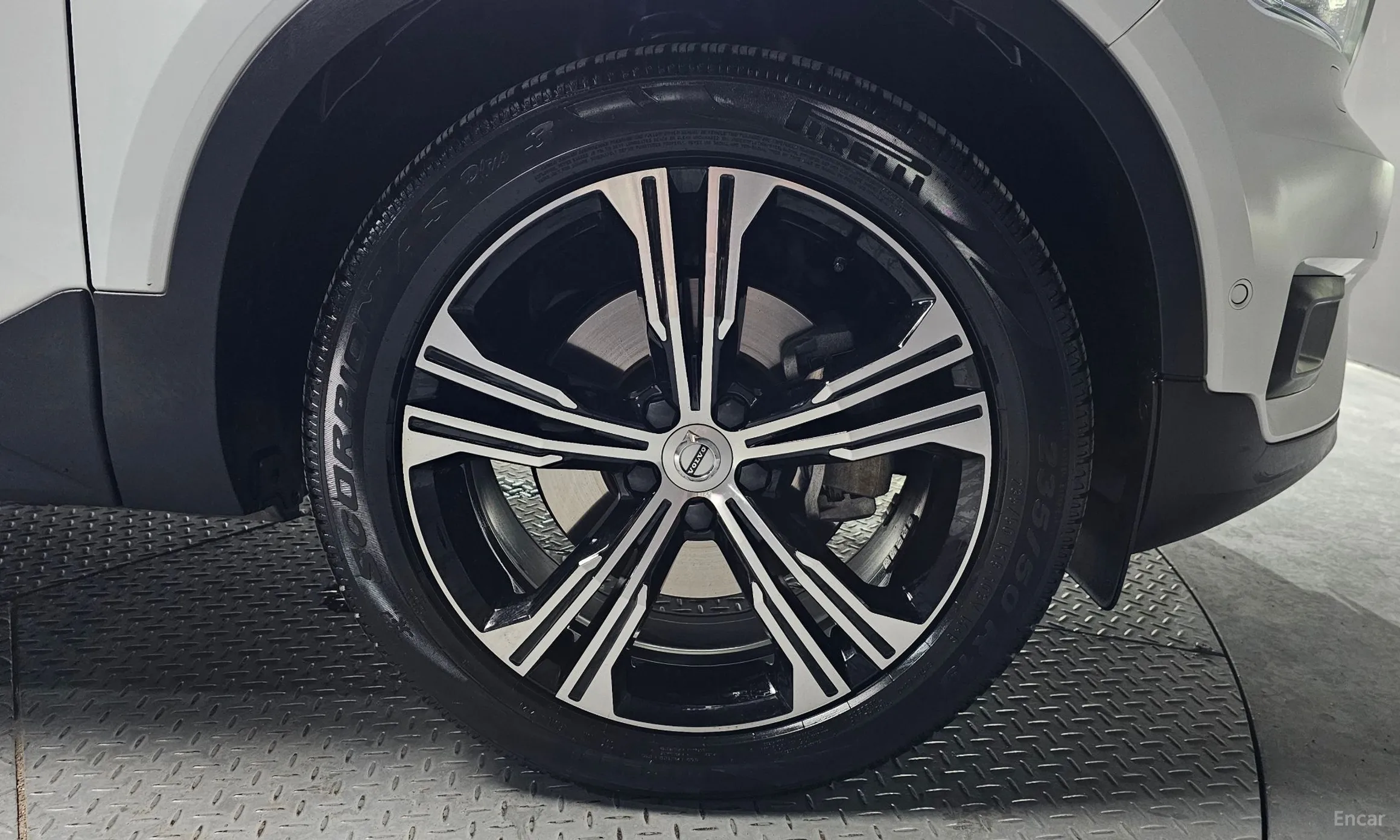 Volvo XC40 превью 5
