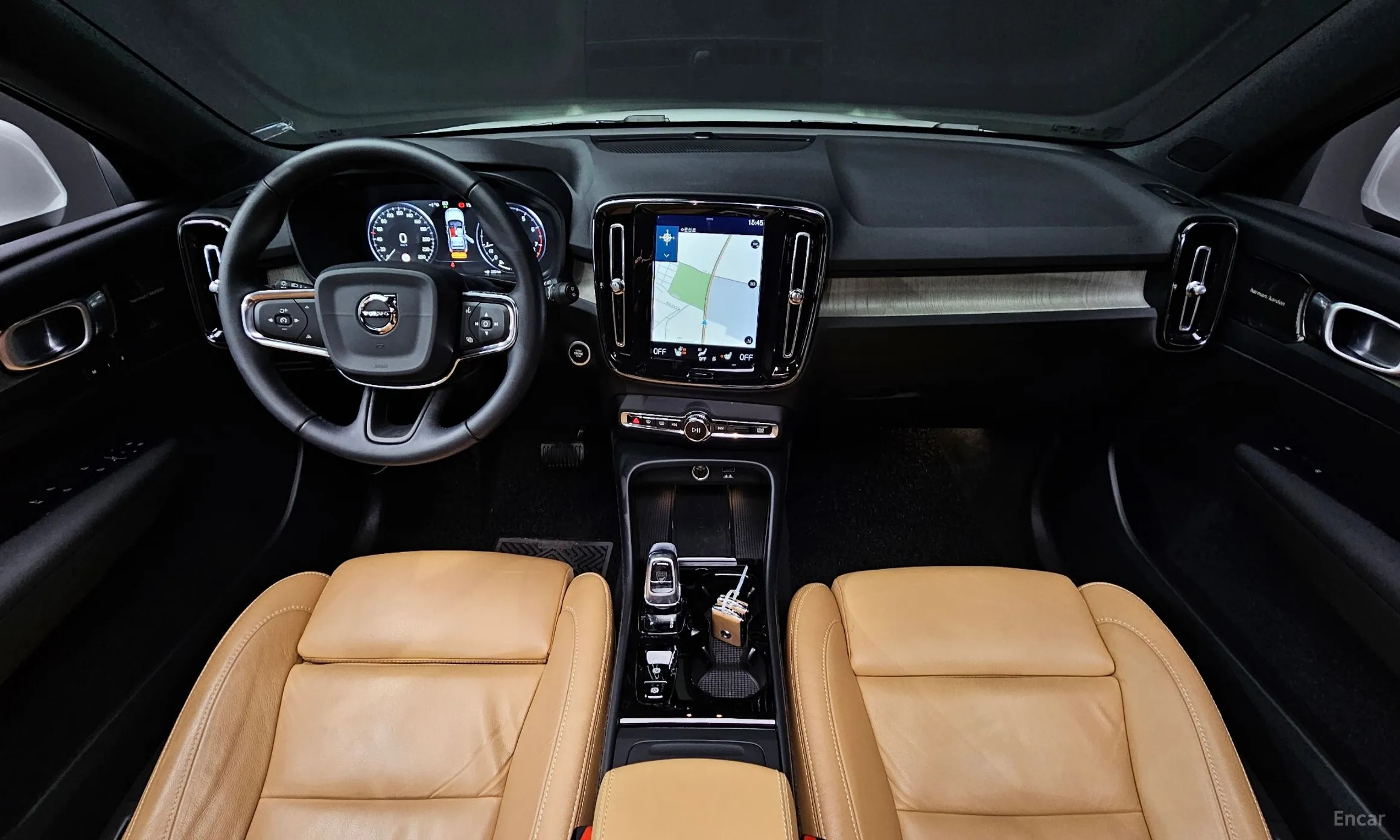 Volvo XC40 превью 7