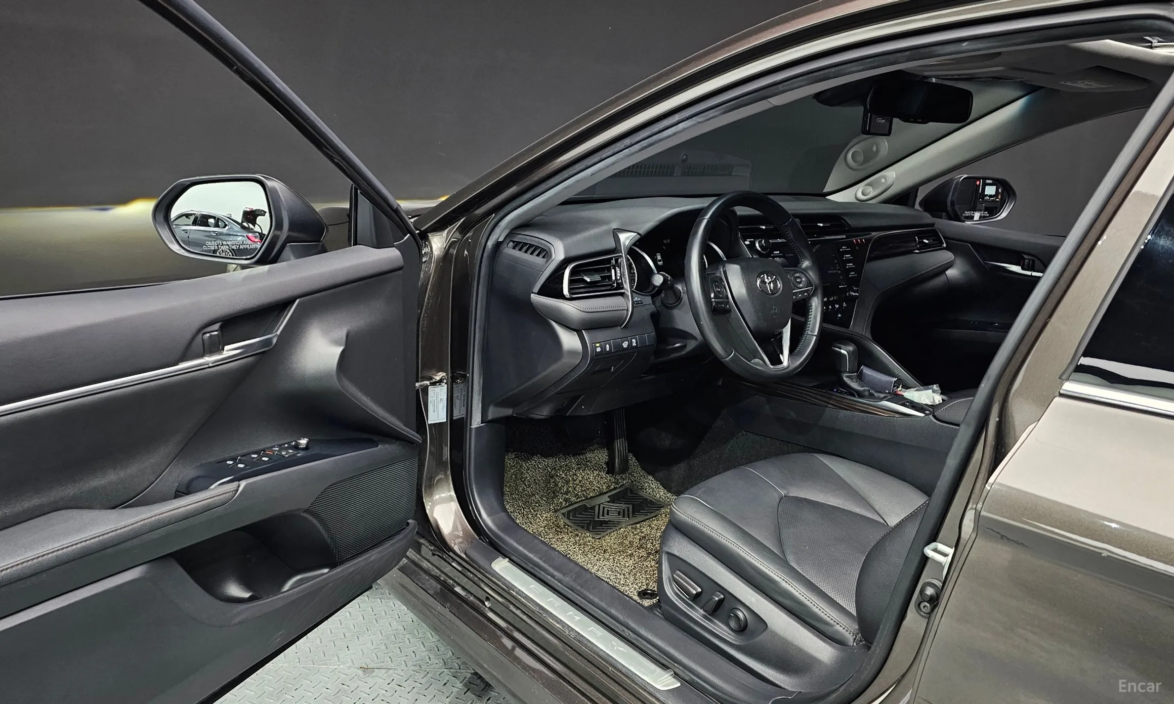 Toyota Camry (XV70) превью 10