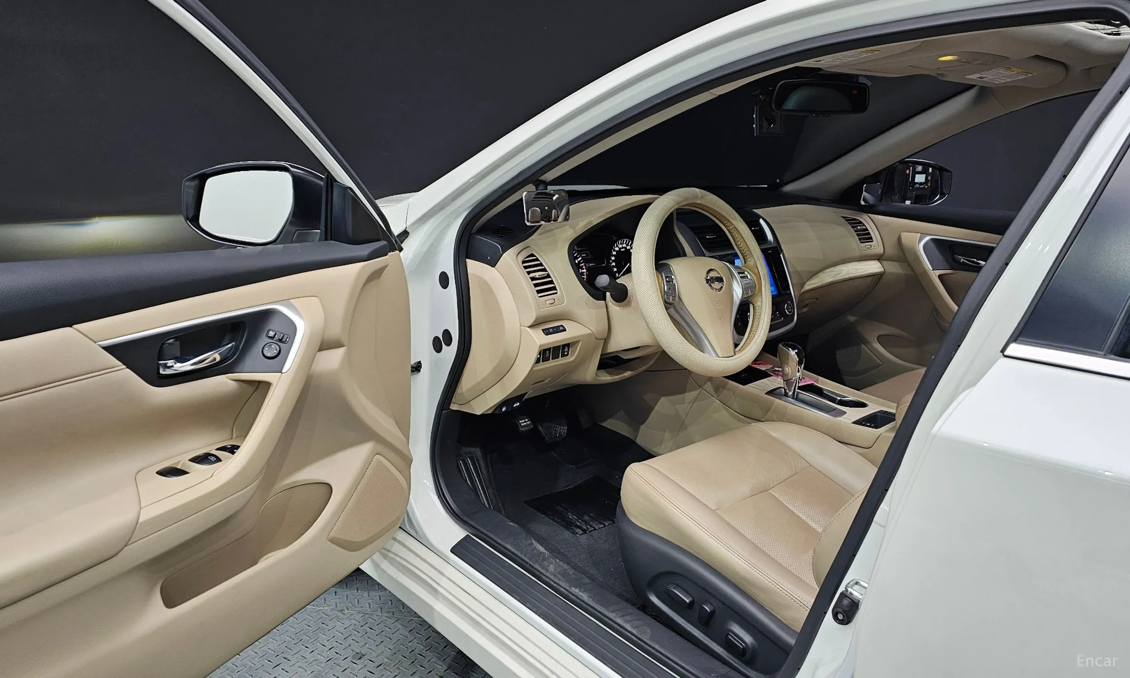 Nissan Altima превью 10